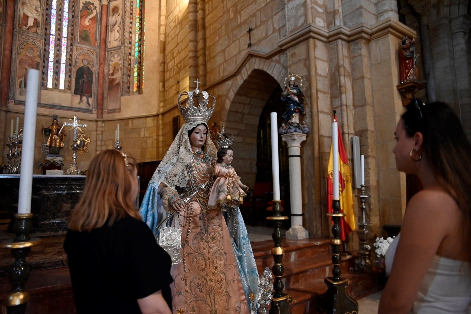 El tradicional encuentro de los cordobeses con la Virgen de los Remedios en martes y 13, en imágenes