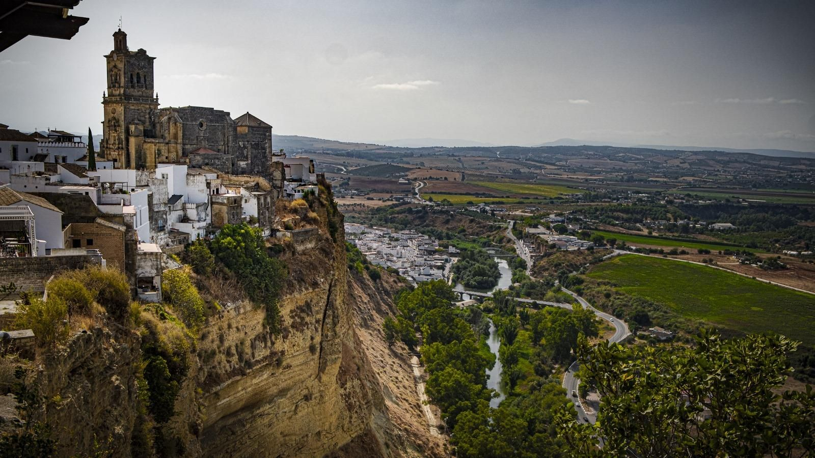 Una vista de la Peña de Arcos. Una vista de la Peña de Arcos.
