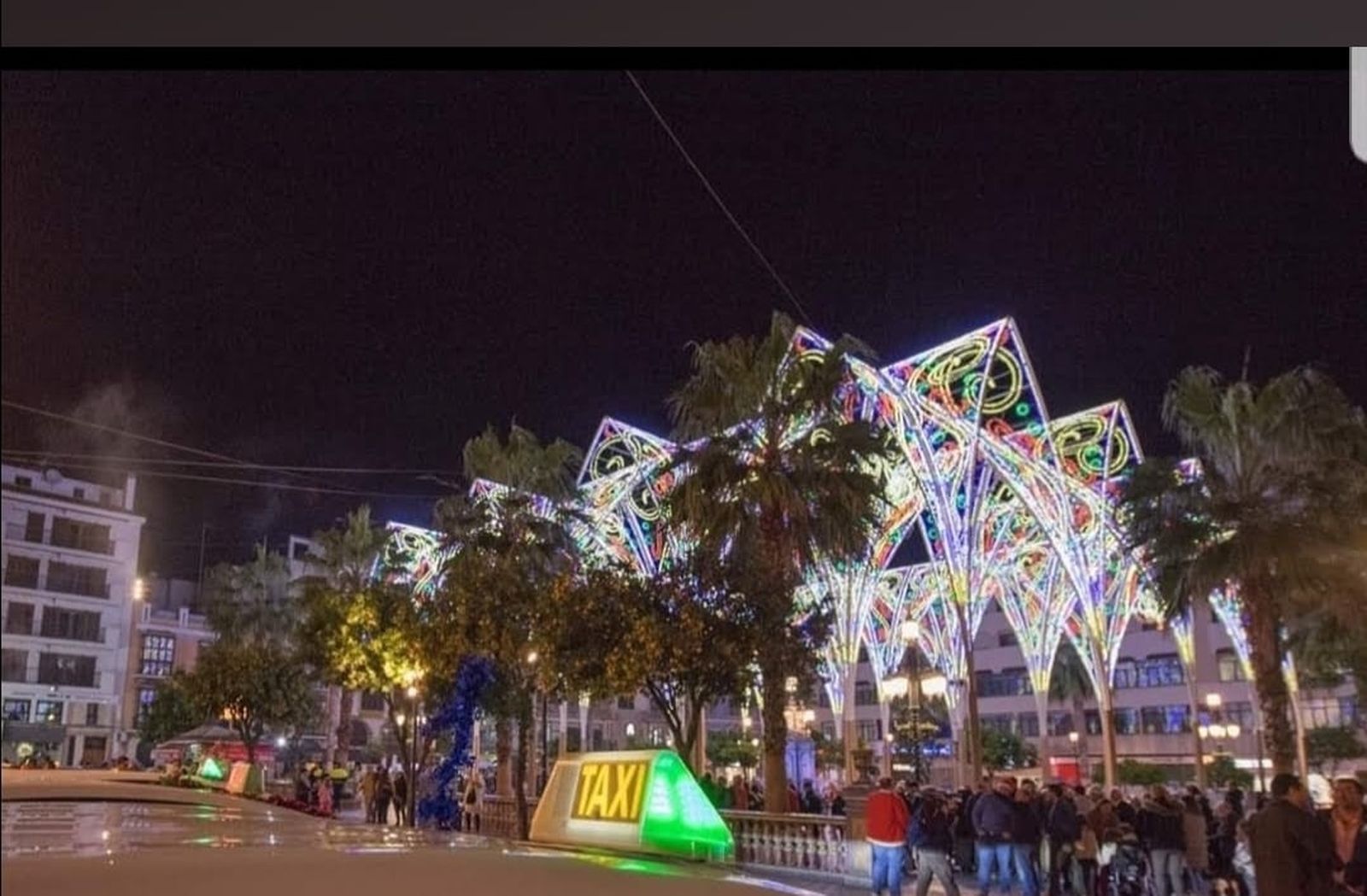 Los taxis llevarán de paseo por las calles de Algeciras a los mayores