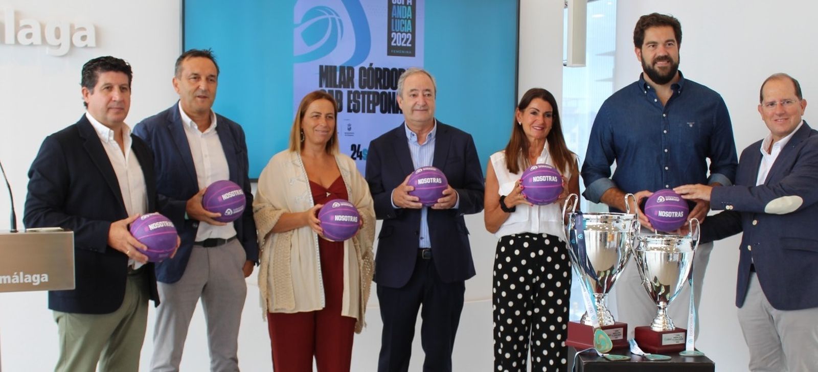 Las autoridades, en la presentación de la Copa de la Andalucía de baloncesto femenino.