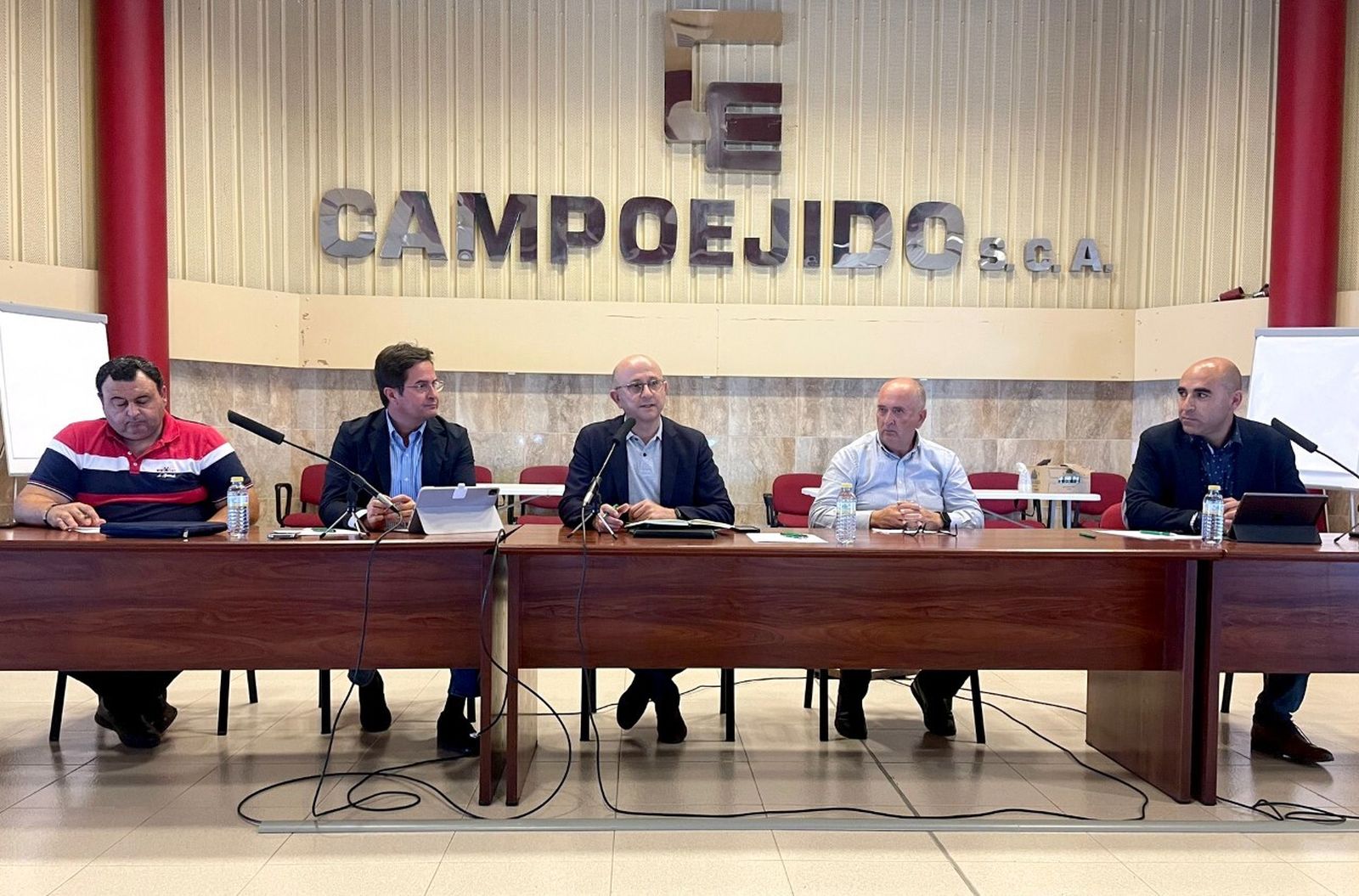 El director general de Producción Agrícola, Manuel Gómez,  en la reunión informativa sobre las ayudas a la modernización de invernaderos en El Ejido