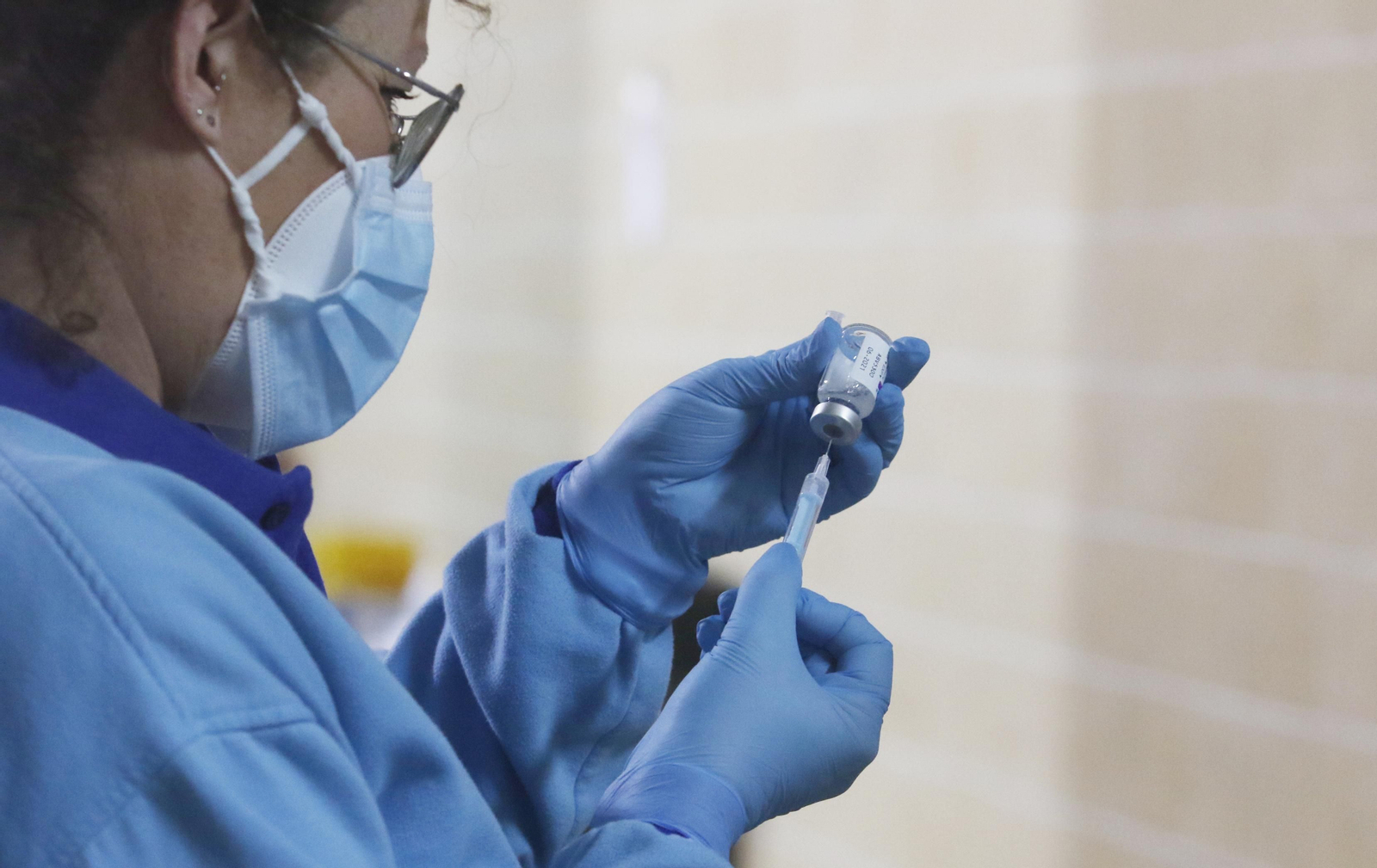 El nuevo plan permitirá la vacunación de medio millón de personas a la semana.