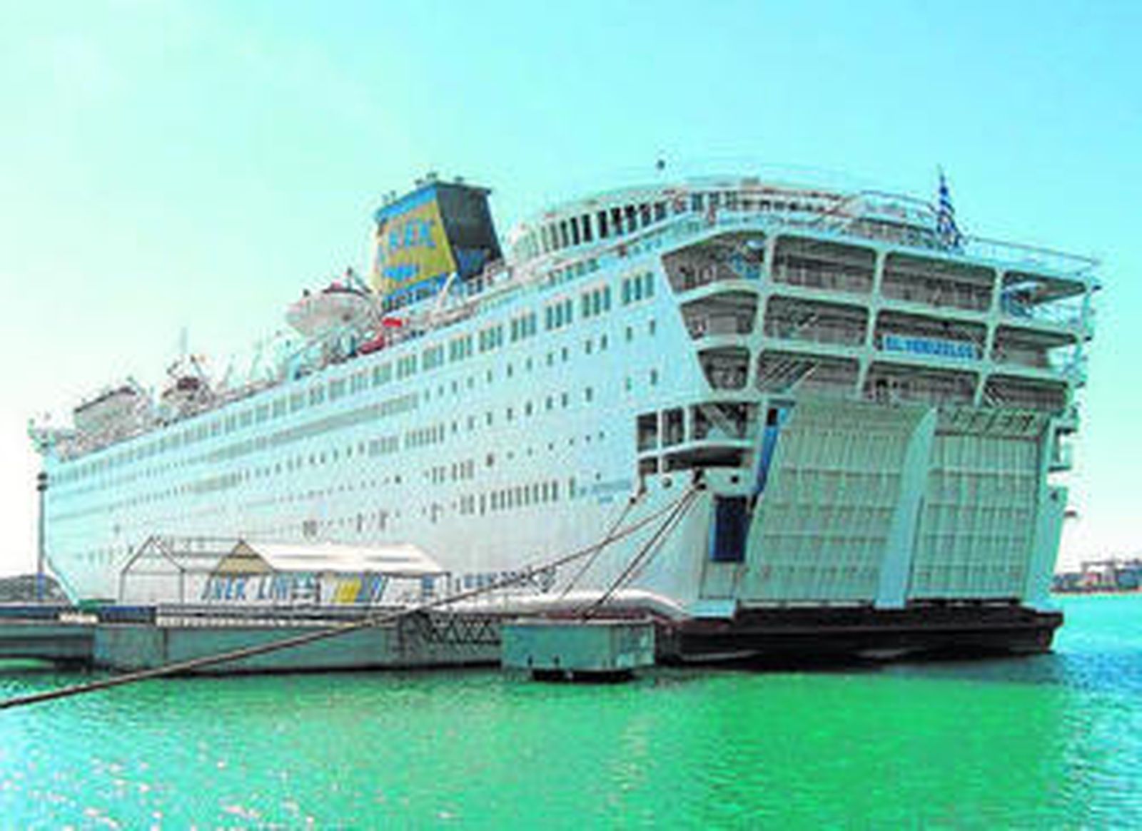 'El Venizelos' en el pantalán de Levante en su última visita a Málaga.