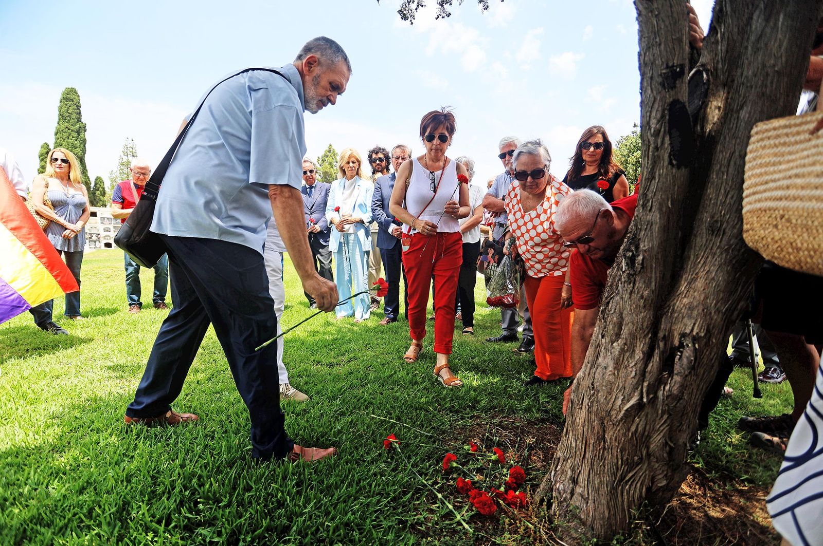 Imágenes de la visita a los trabajos de exhumación en las fosas comunes del Cementerio de La Soledad