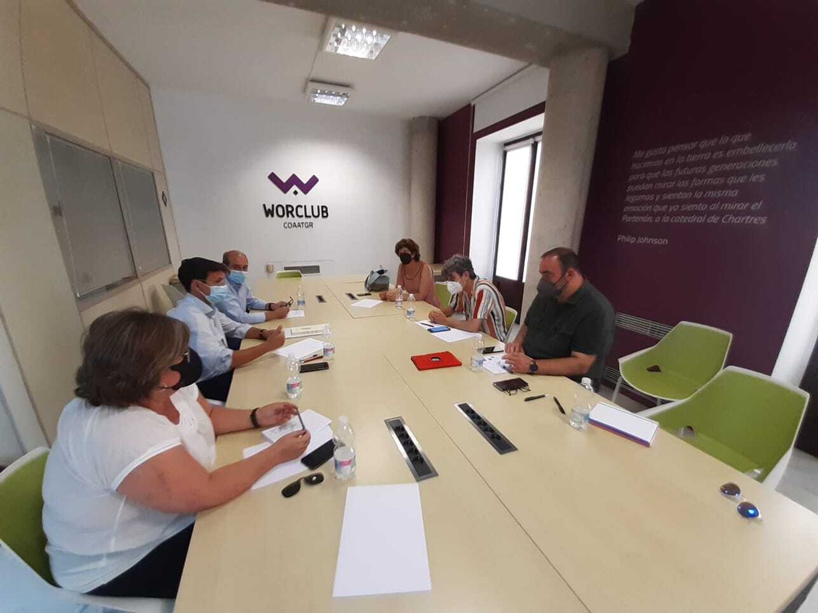 Reunión entre miembros del PSOE y de  Unidad Podemos en la tarde del lunes