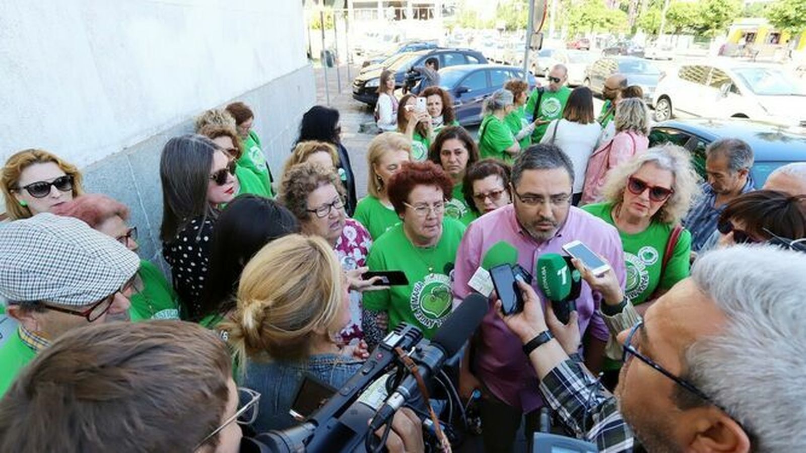 Familiares de las víctimas del doble crimen en una concentración