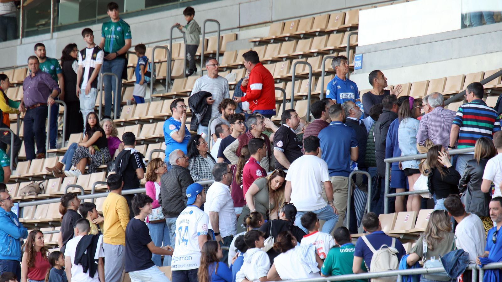 Bronca y tensión al final del Xerez DFC-Recreativo Granada