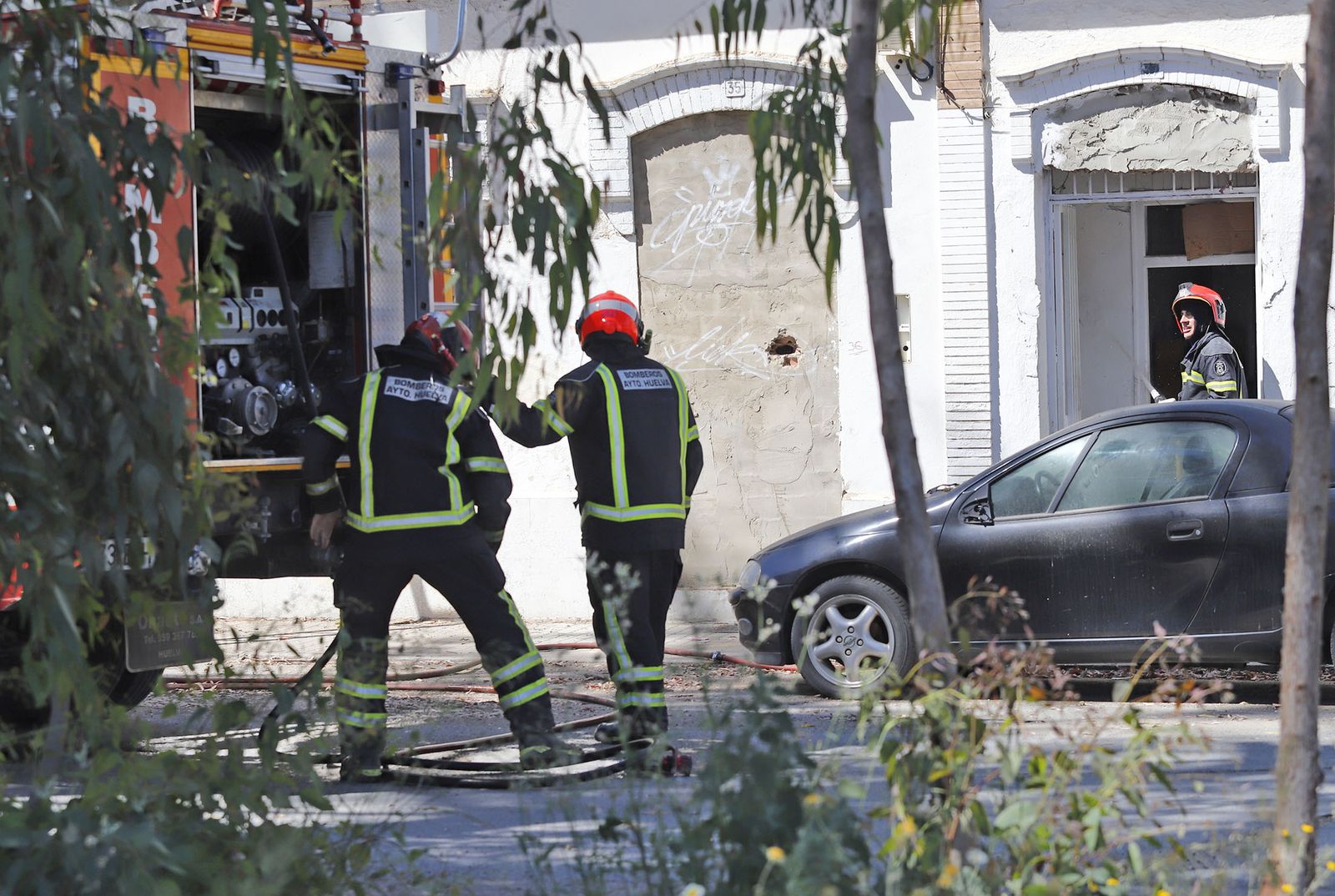 Incendio en las casas abandonadas de la calle Valverde del Camino en Huelva