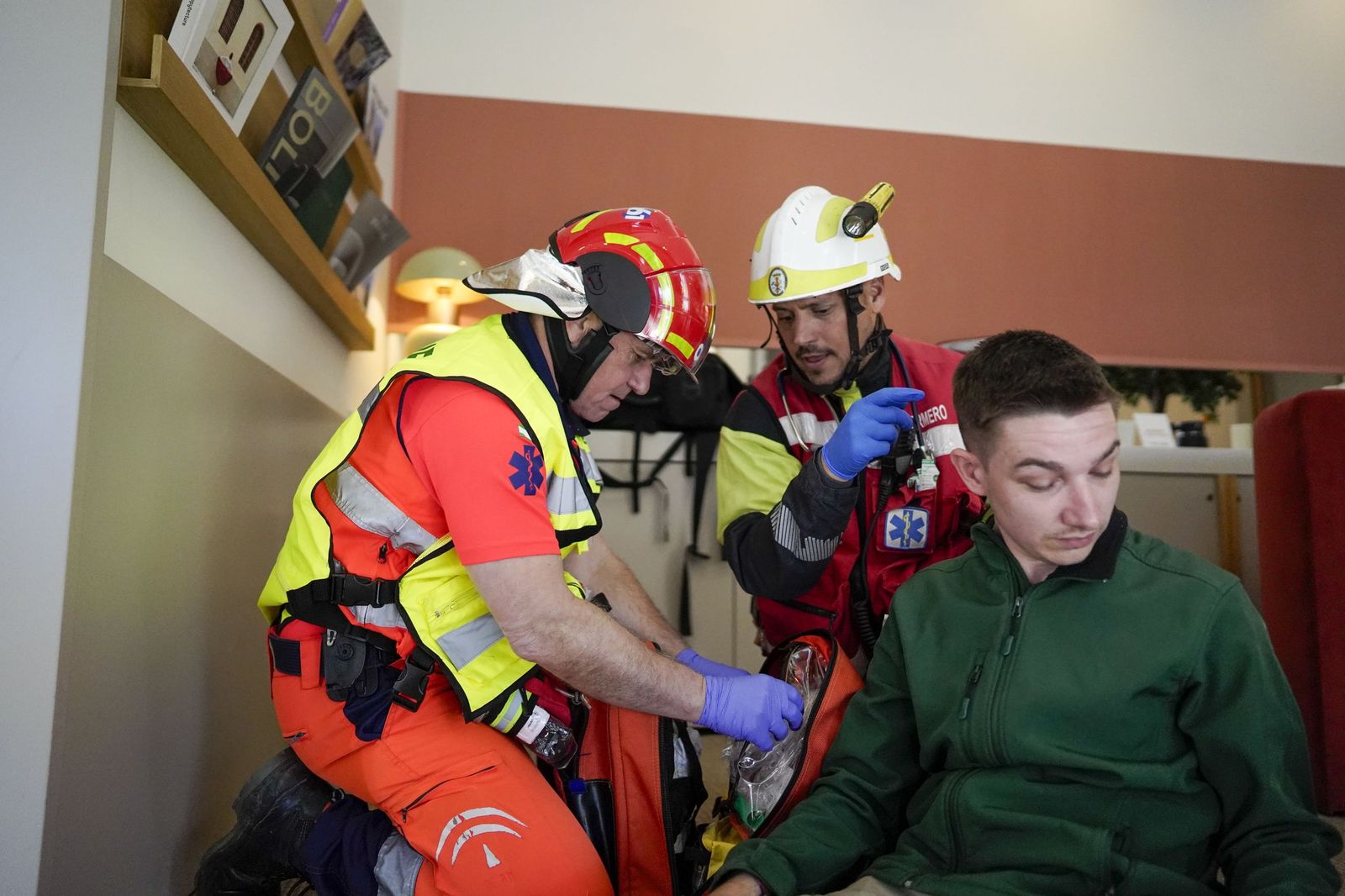 El simulacro de incendio organizado por el Servicio de Extinción de Incendios de los Bomberos, en imágenes