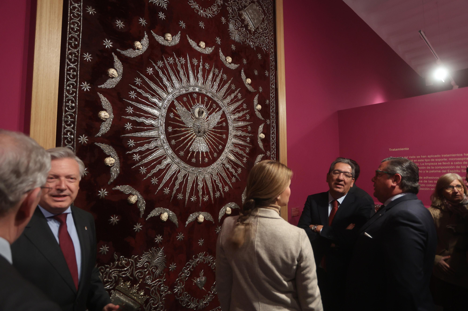 Exposición sobre la restauración del palio de la Virgen del Valle