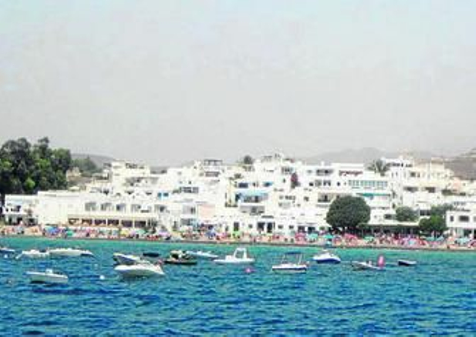 La pedanía de Agua Amarga hace un guiño a la moda.
