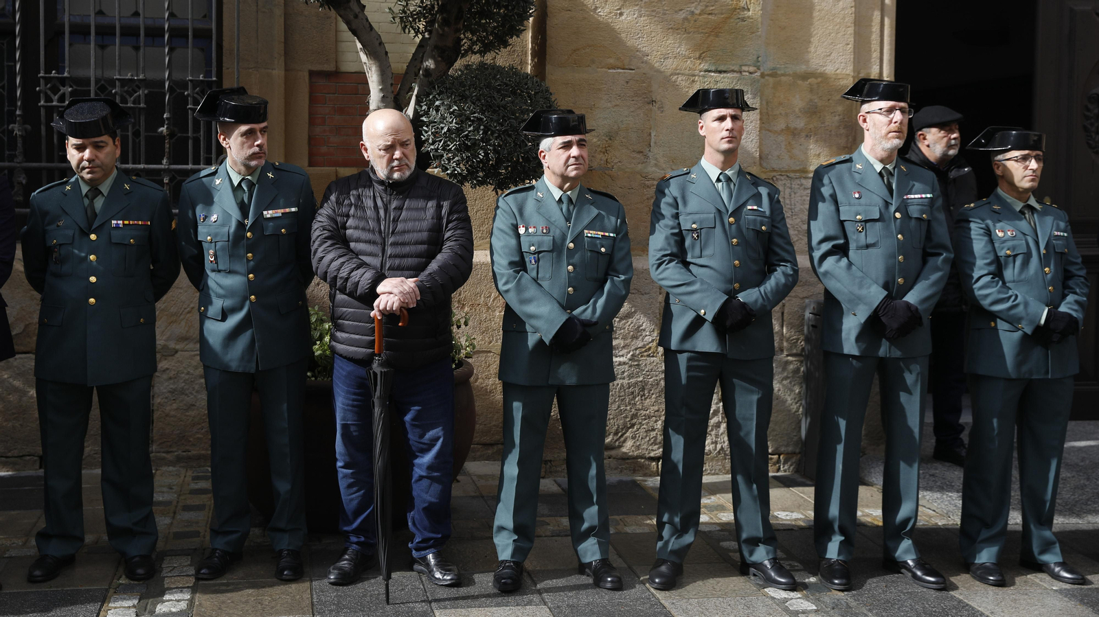 Las fotos de la concentración silenciosa por la muerte de dos guardias civiles en Barbate