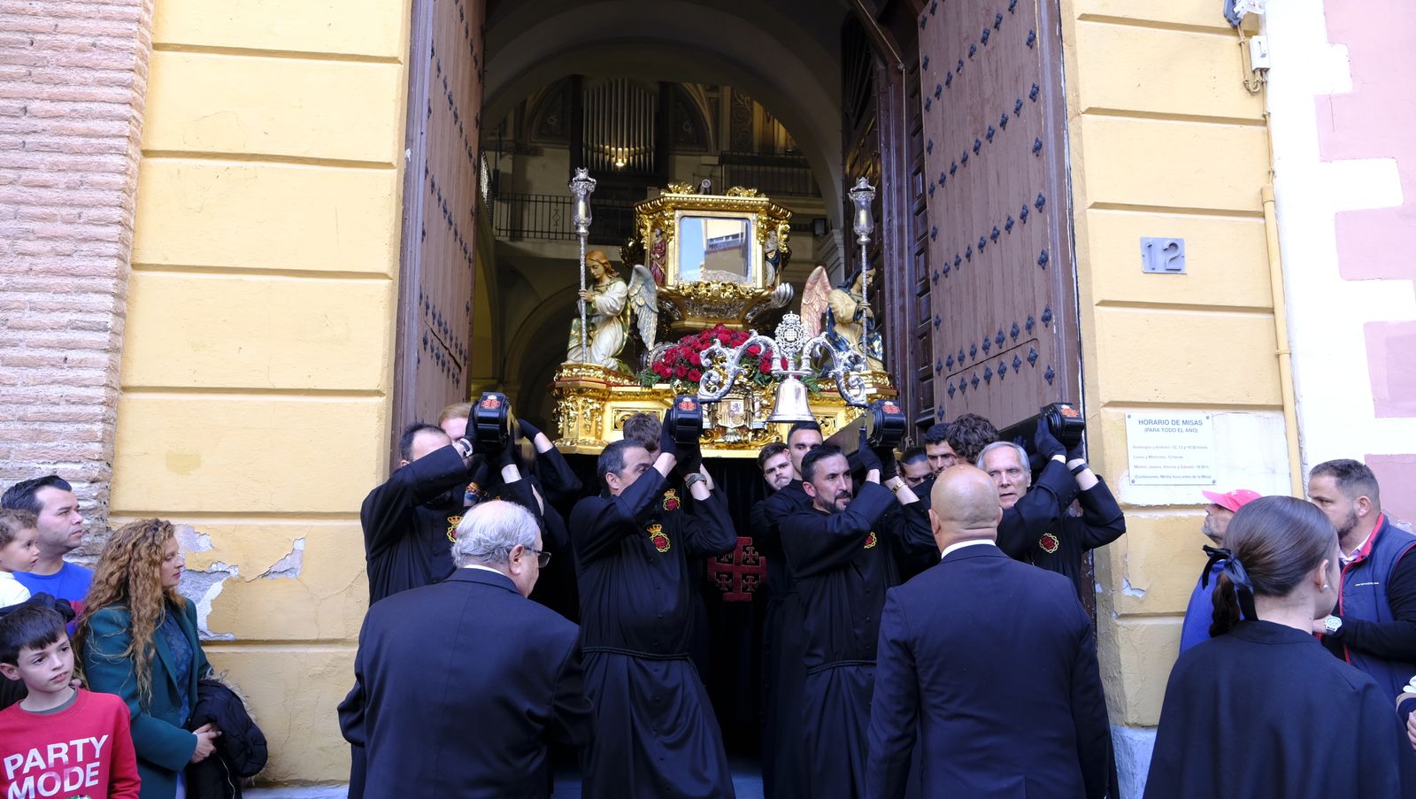 Procesión del Santo Entierro en Almería, en imágenes