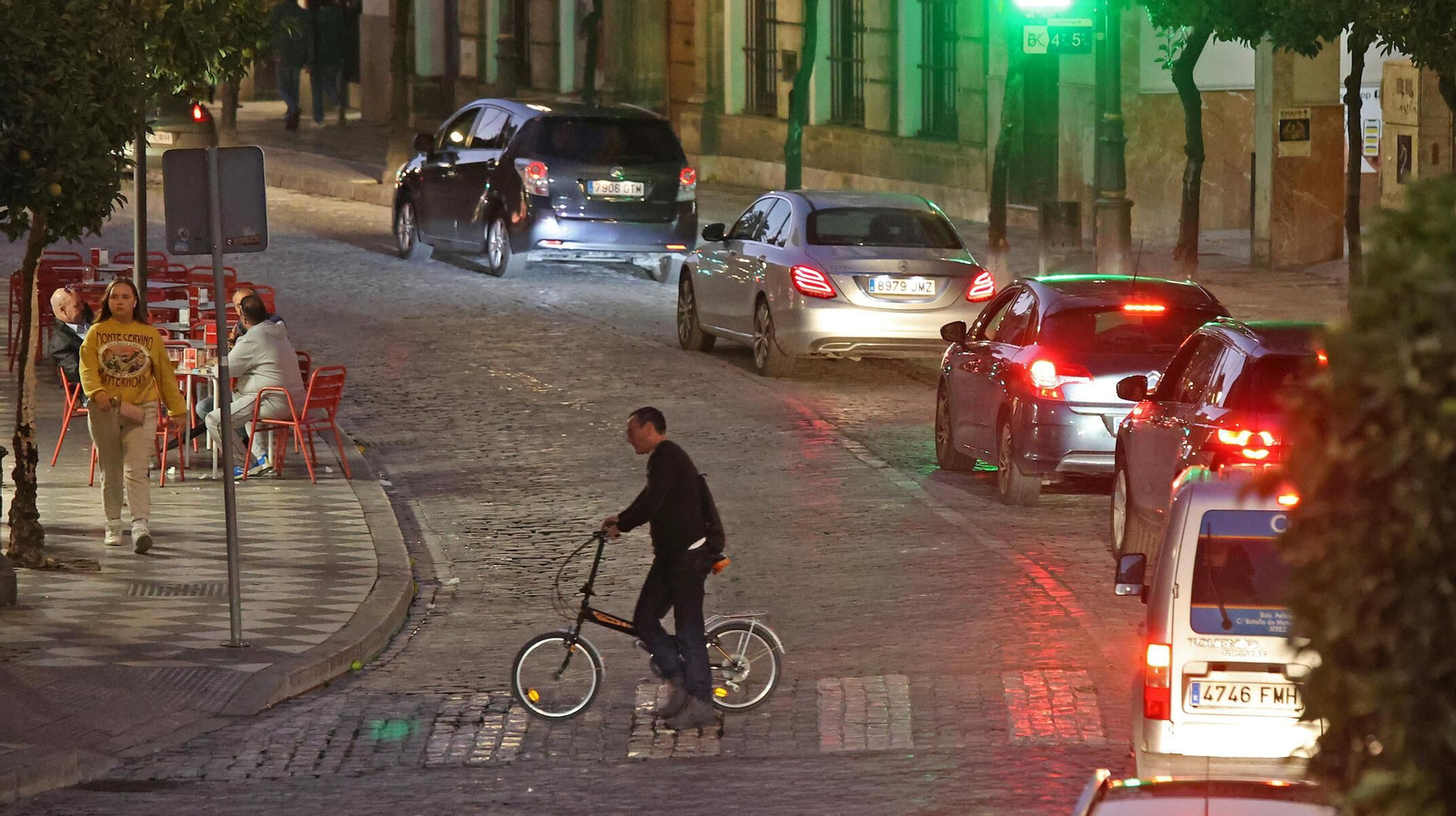 Qué hacer si roban en un vehículo estacionado en un parking público