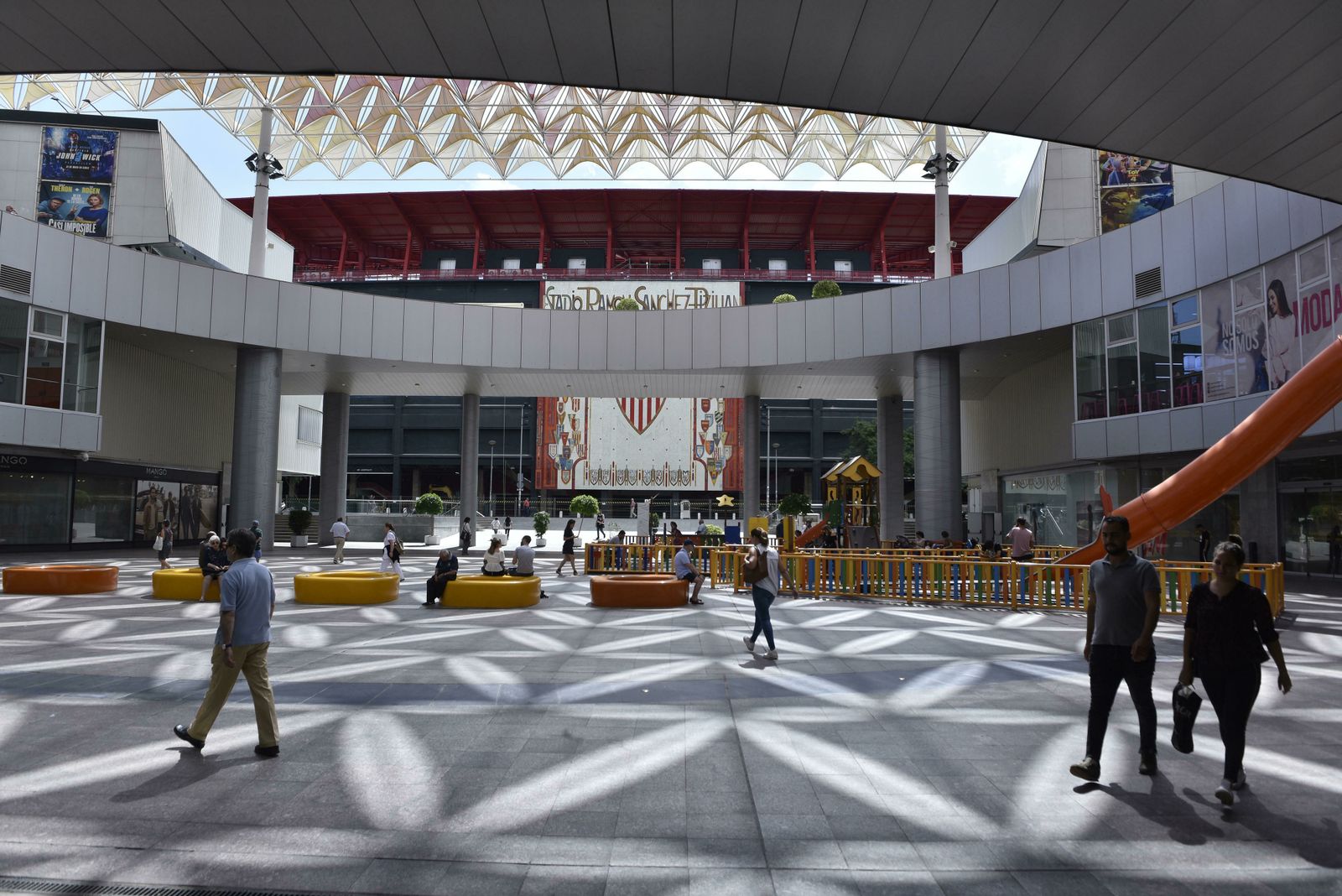 El espacio abierto del Centro Comercial Nervión Plaza