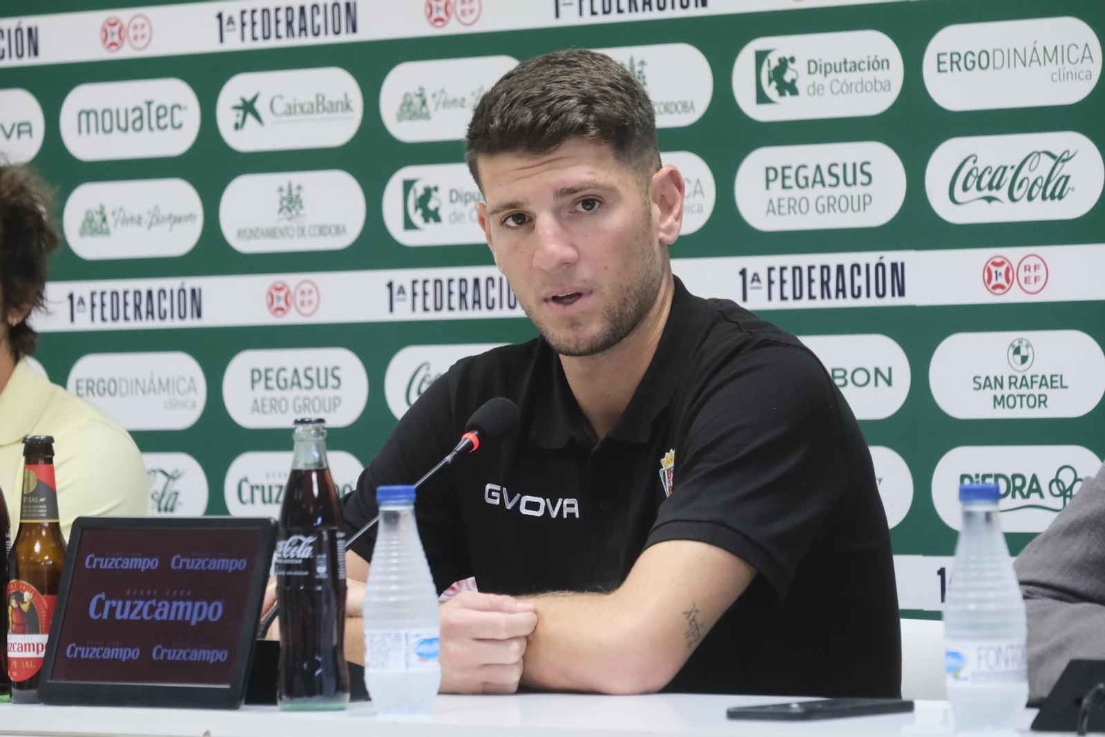 La presentación de Alberto Toril como nuevo jugador del Córdoba CF, en imágenes