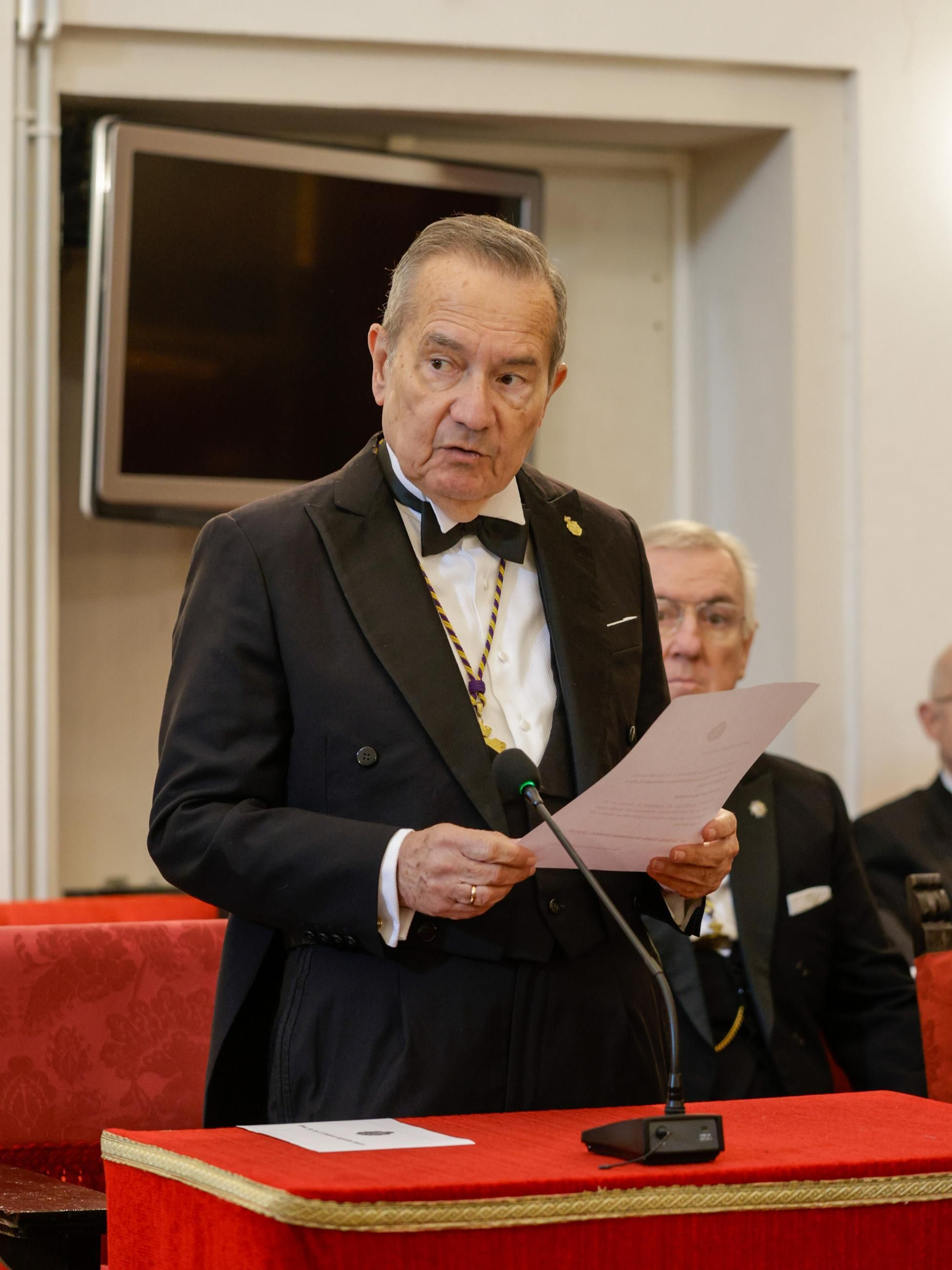 Las imágenes del ingreso como académico de Erudición en la academia de Medicina del arzobispo José Ángel Saiz Meneses