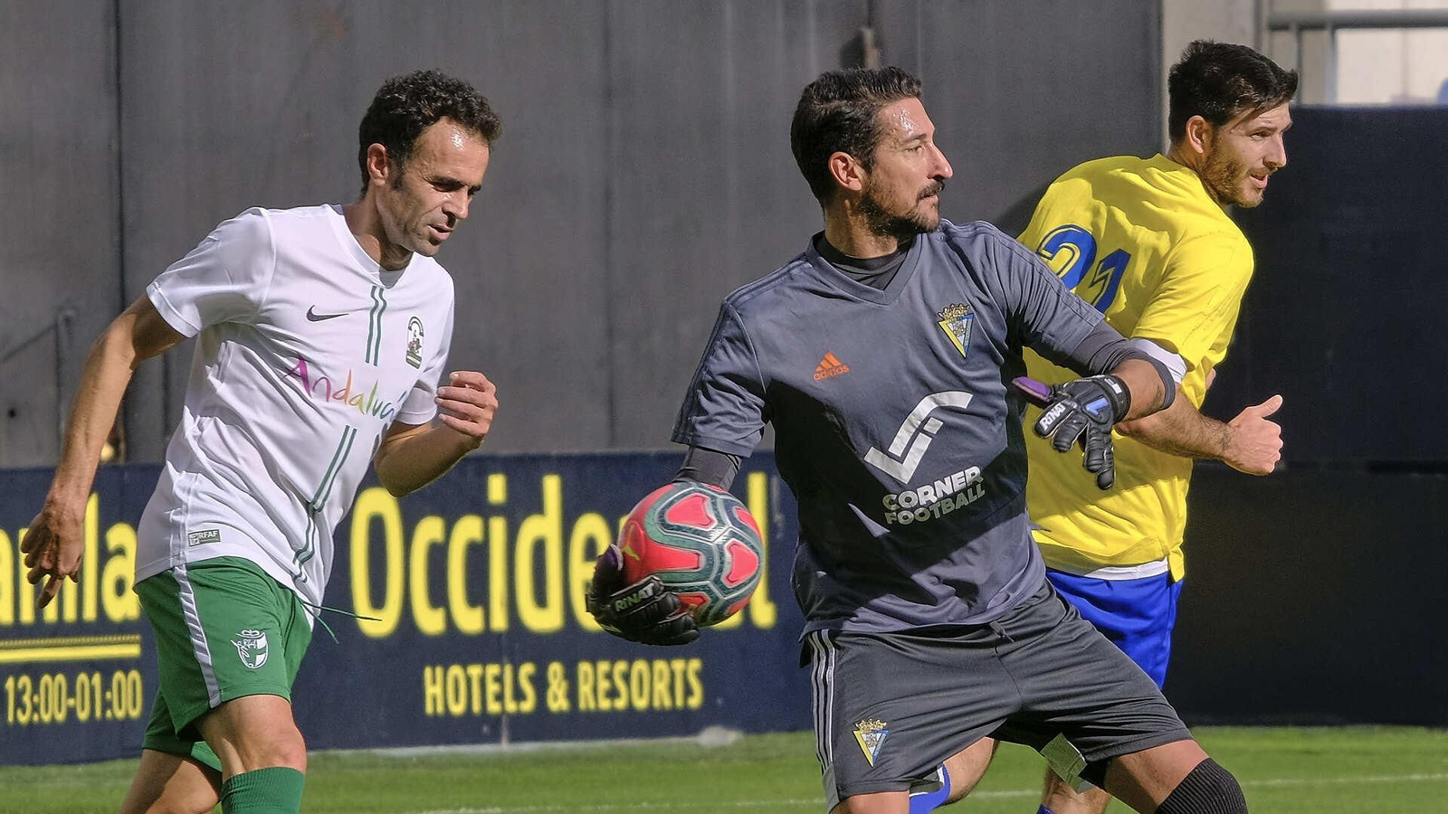 Partido de fútbol a beneficio de la Asociación de Reyes Magos en Carranza