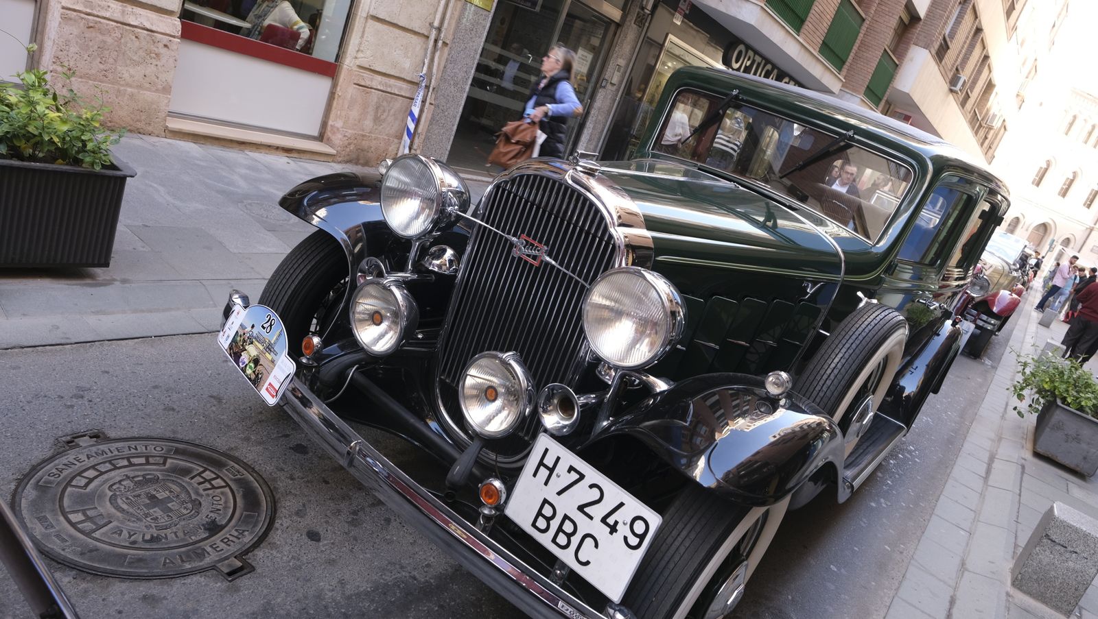 La 33 Ruta de Automóviles Antiguos toma las calles de Almería