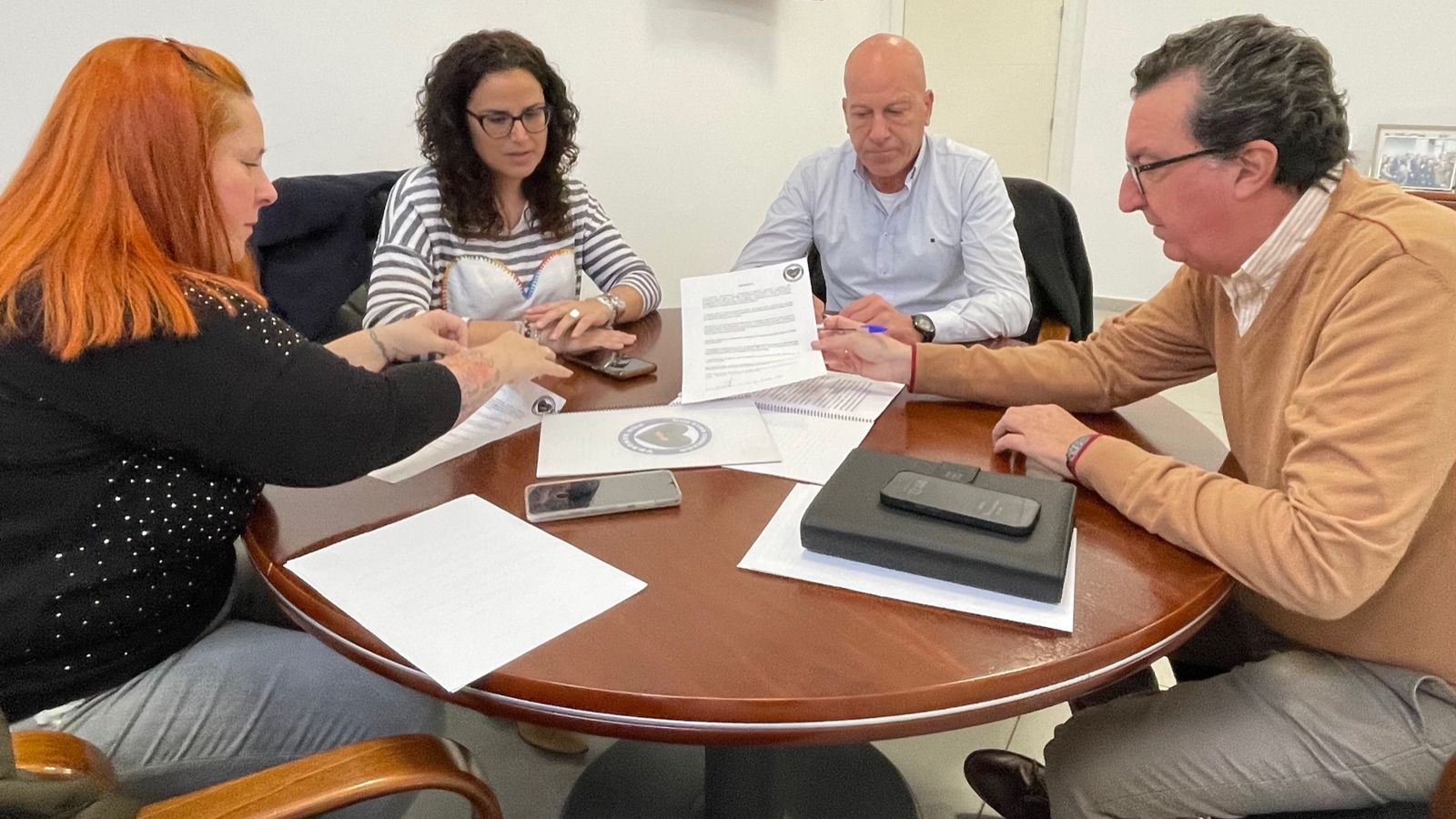 Reunión del PP con la plataforma Corazones por Bandera.