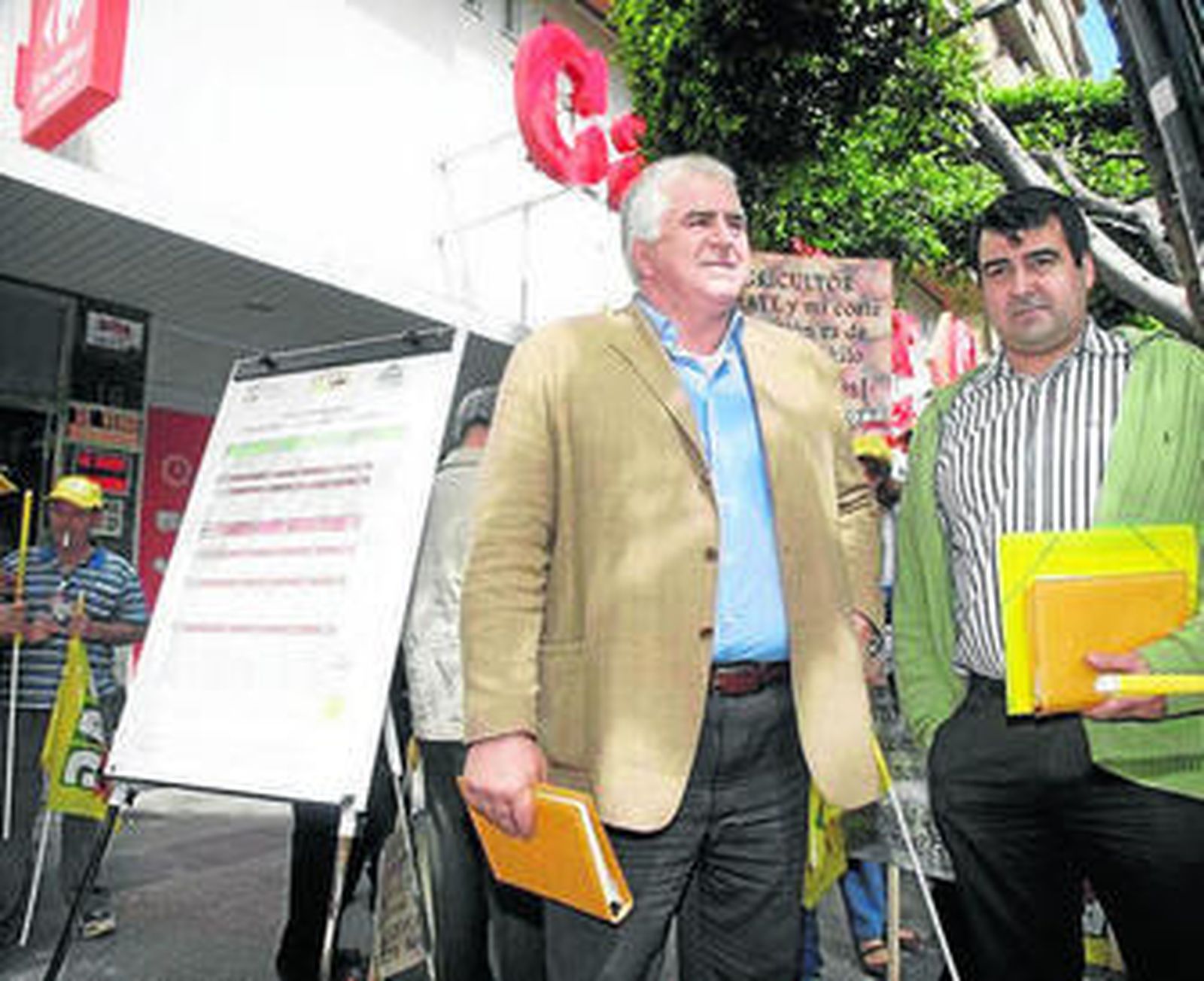 Miguel López ya estuvo en mayo protestando por los márgenes.