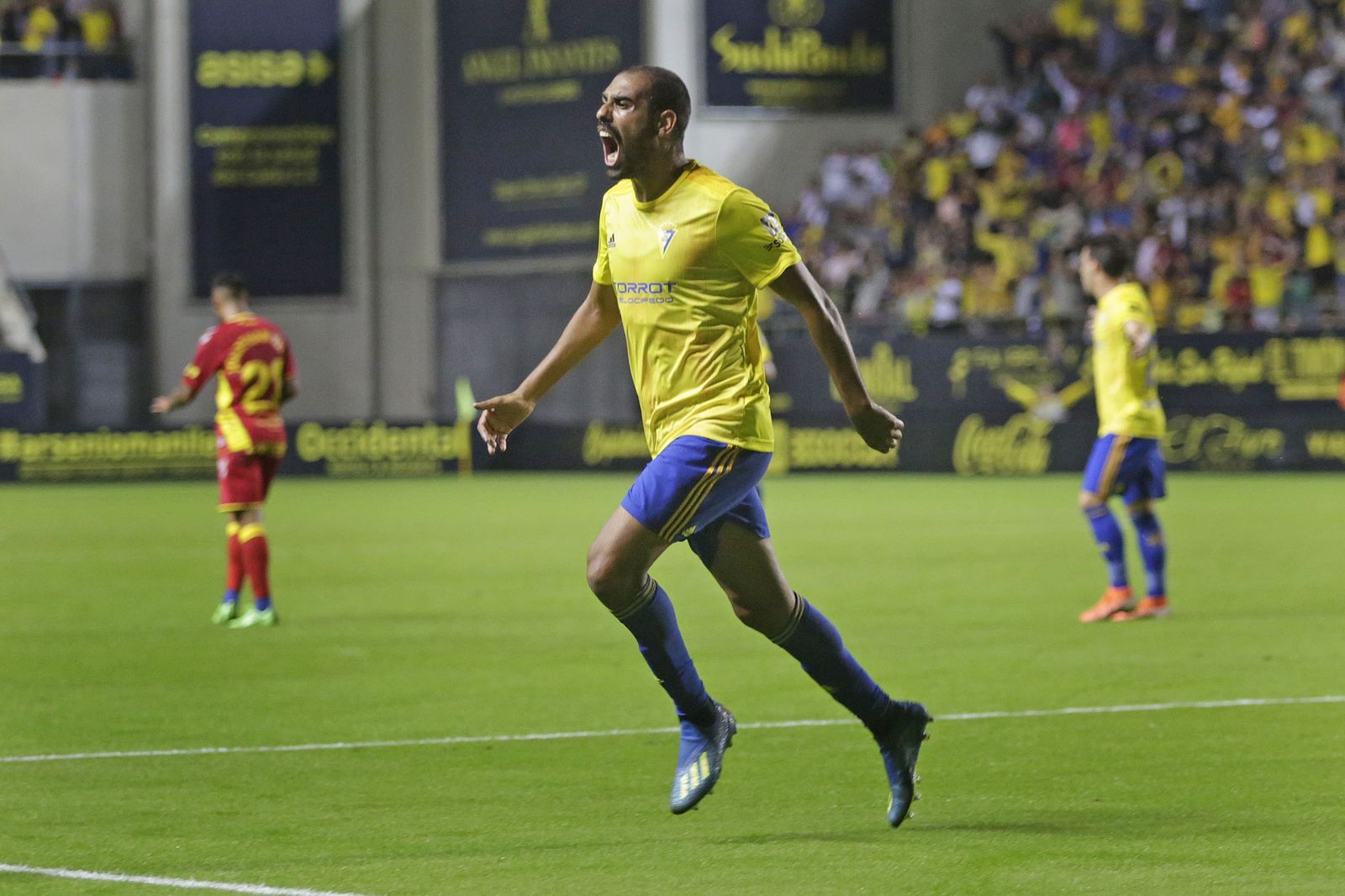 Fali celebra un gol del Cádiz.