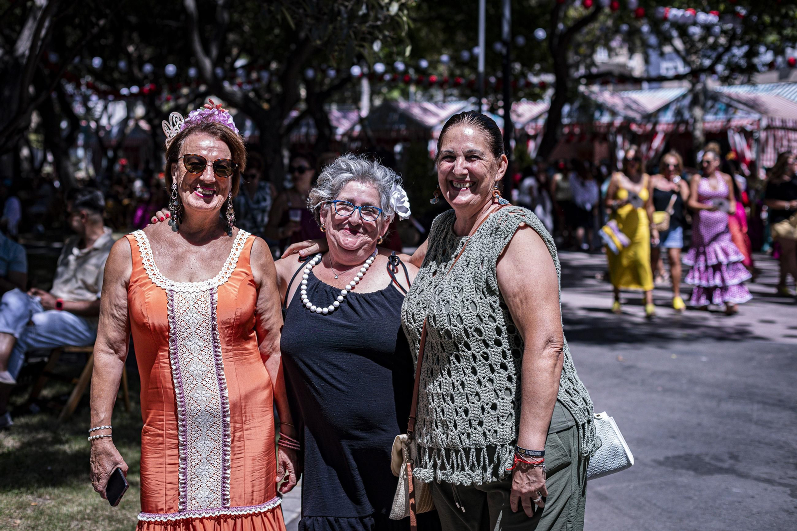 Búscate en las imágenes del Día de la Mujer de la Feria del Carmen y de la Sal de San Fernando