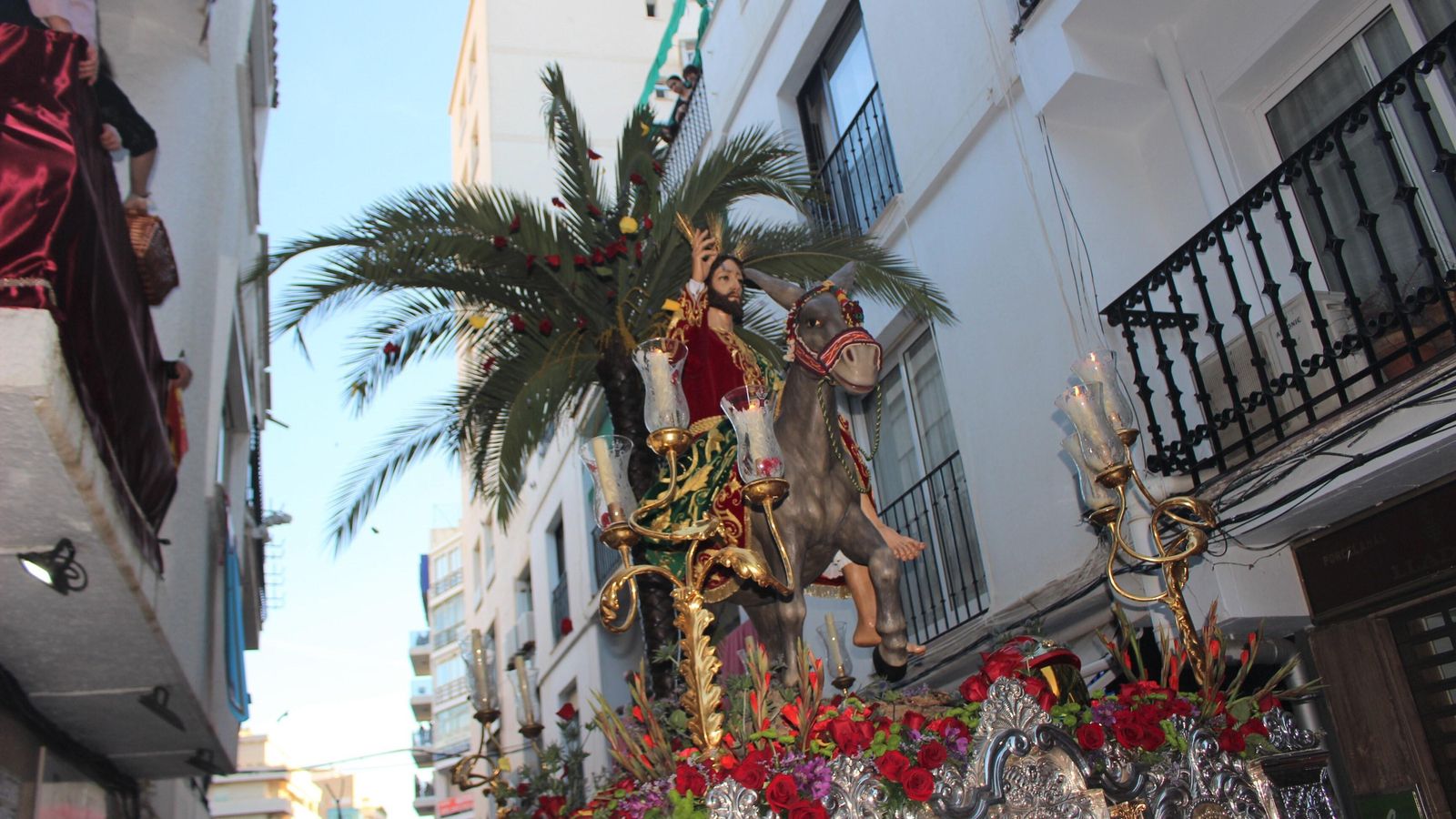 La petalada que ha tenido lugar en la calle Huerta Chica. La petalada que ha tenido lugar en la calle Huerta Chica.