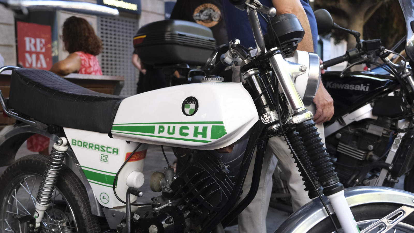 Las motos antiguas dan brillo a la Feria de Almería