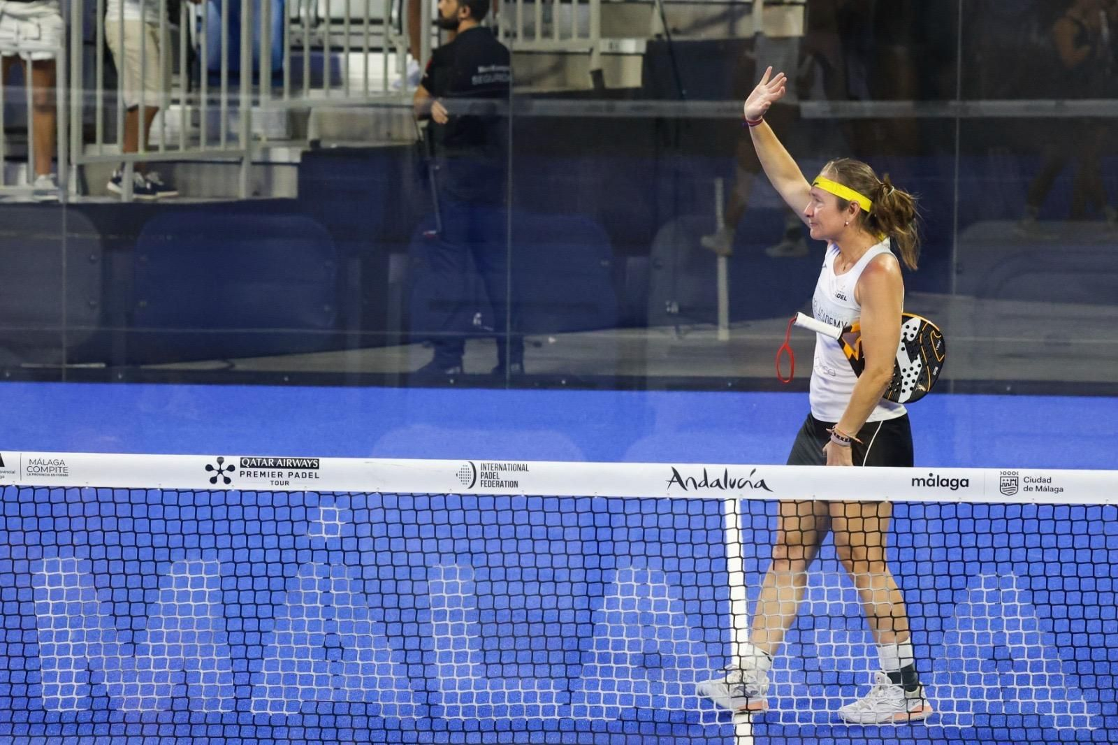 El adiós de la reina Carolina Navarro en Málaga
