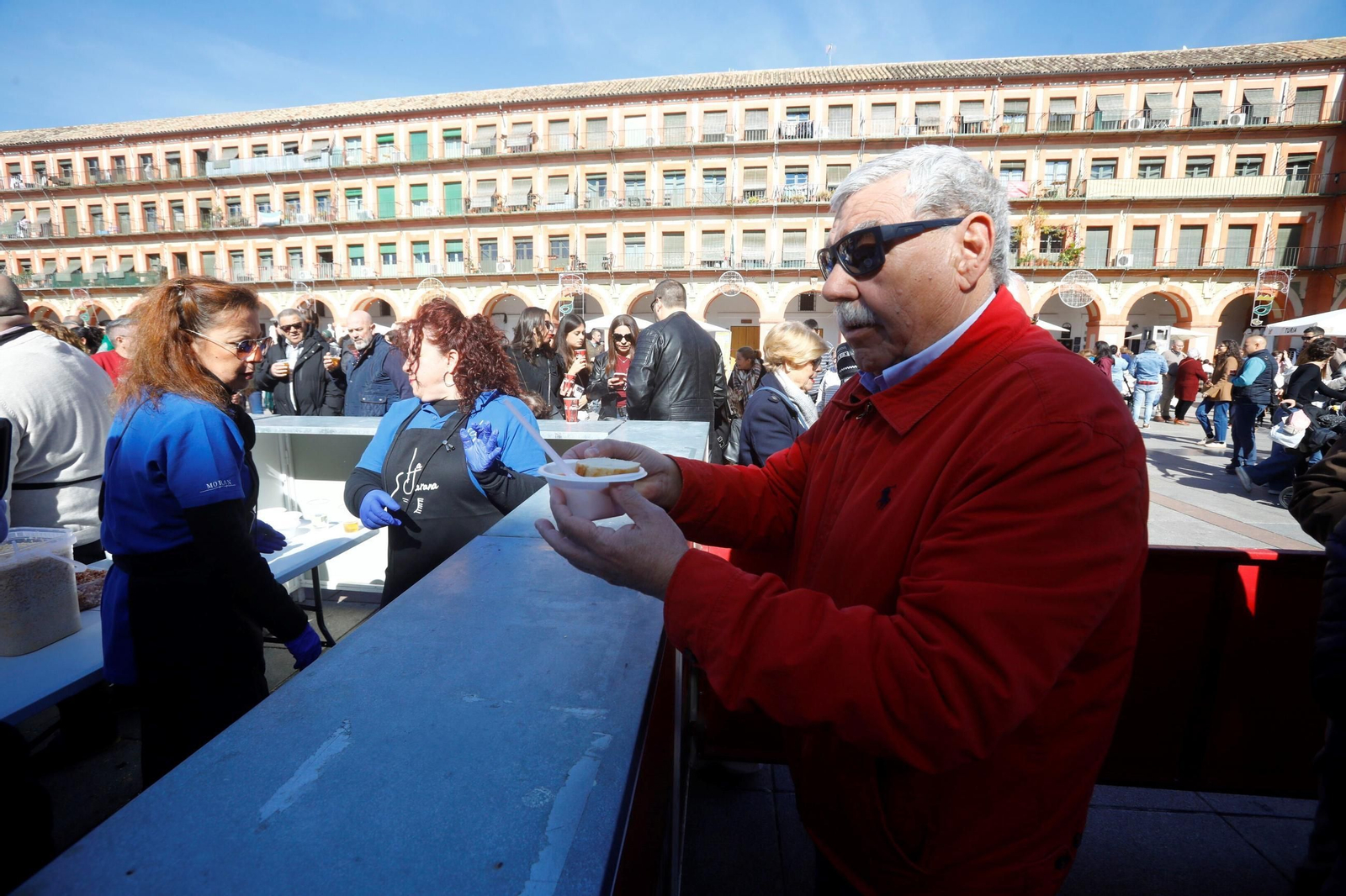 Las mejores imágenes de la salmorejá que da comienzo al Carnaval de Córdoba 2025