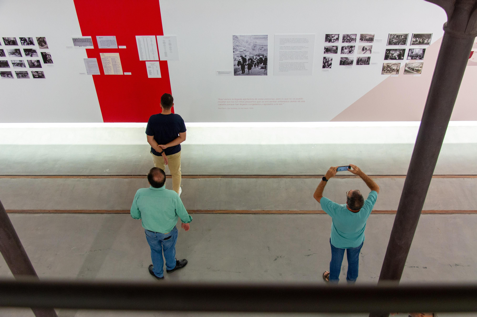 Así es la exposición que recupera la memoria de los granadinos del sur de la provincia