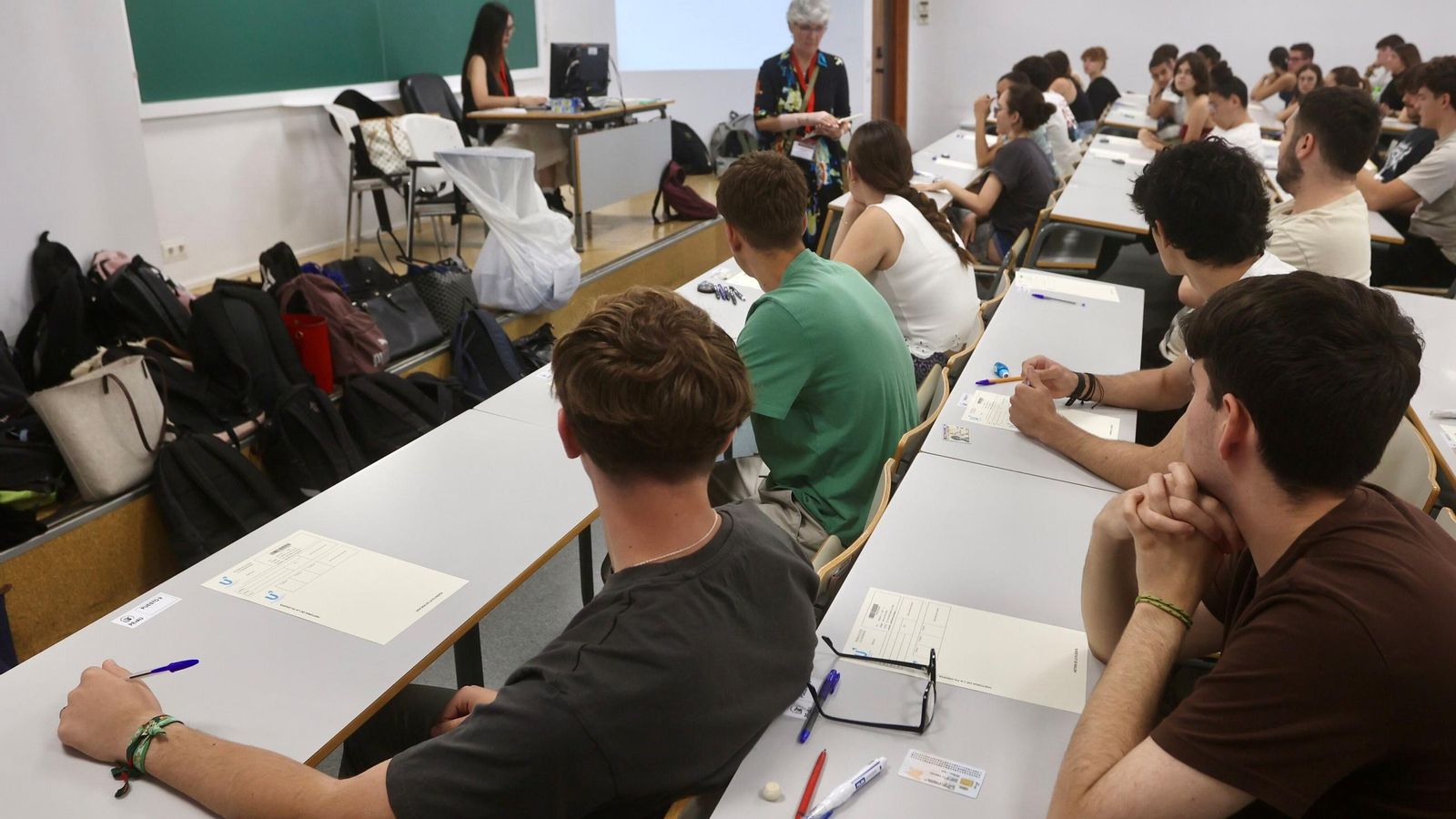 Estudiantes realizando un examen de Selectividad.