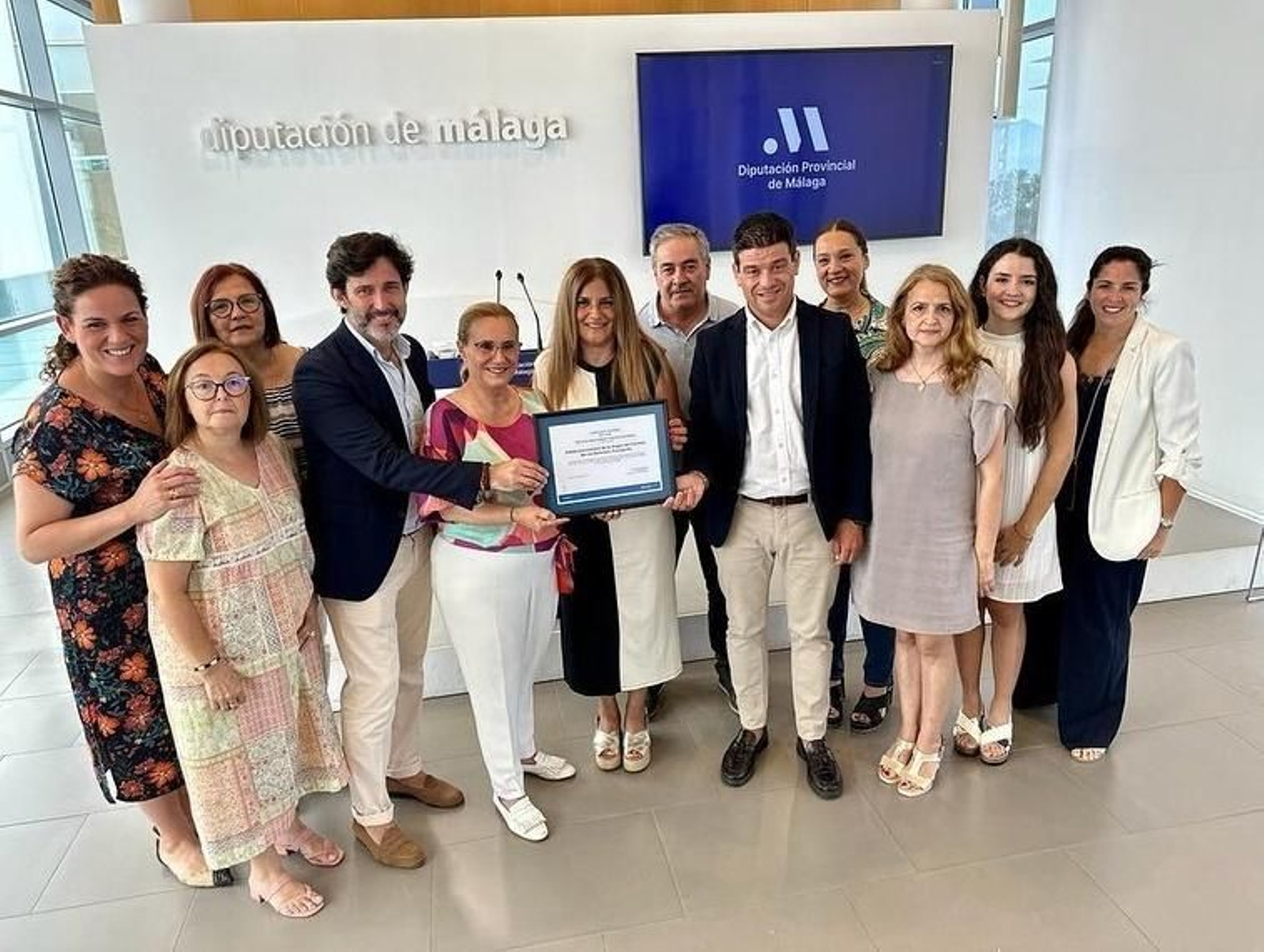 La presentación de la distinción de la festividad local.