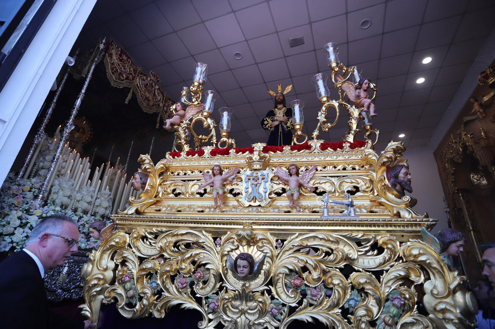 Imágenes del recorrido de la Hermandad del Cristo Cautivo de Huelva