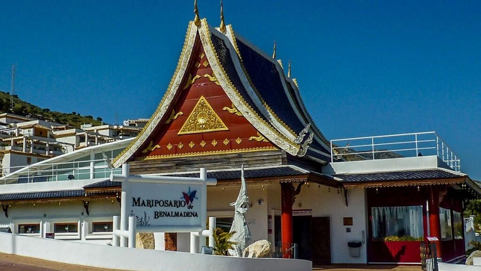 El famoso Mariposario de Benalmádena está junto a la estupa budista.