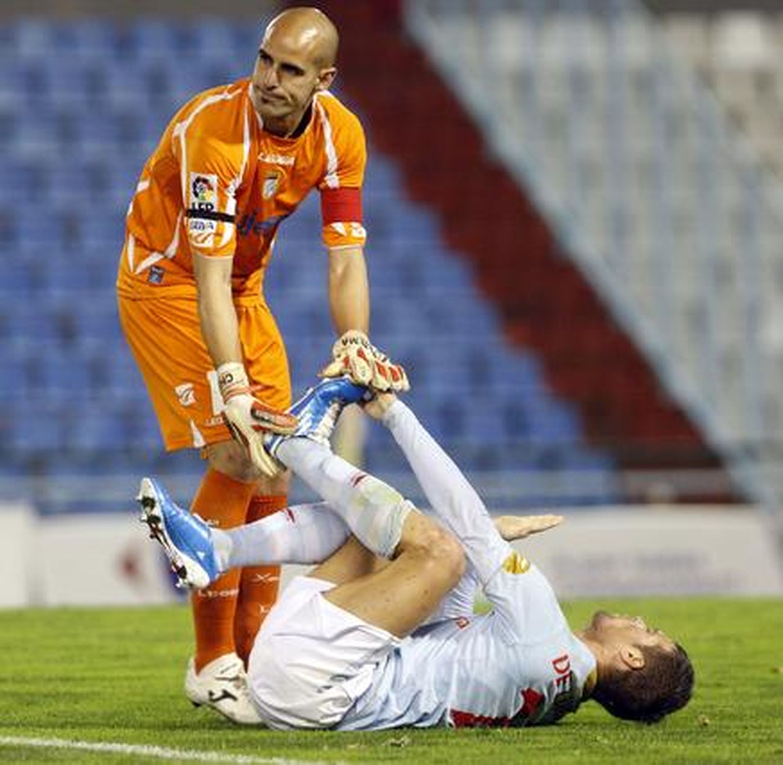El equipo azulino, que jugó hasta el final con el marcador en contra, consiguió salvar un punto en el último minuto con un gol de Mario Bermejo

Foto: LOF