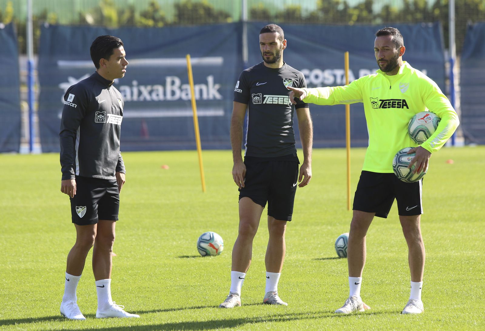 Adrián, Renato Santos y Lombán pisan césped