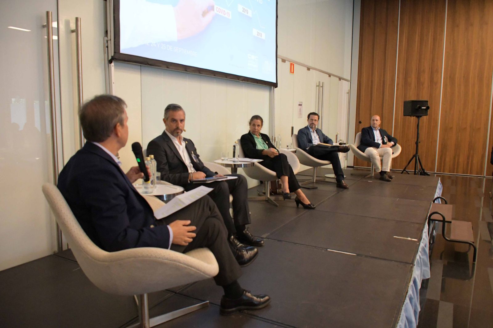 Mesa redonda en la que participaron los consejeros de Hacienda de Andalucía, Extremadura y Madrid en la Tax Global Meeting.