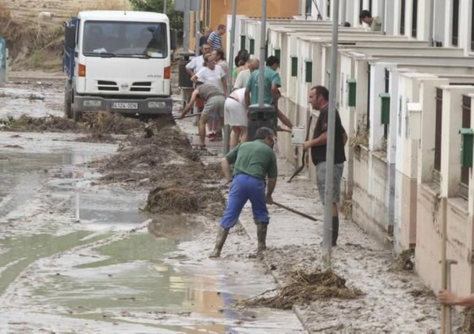 Tres fallecidos y numerosos daños materiales por las fuertes lluvias registradas en la provincia

Foto: EFE