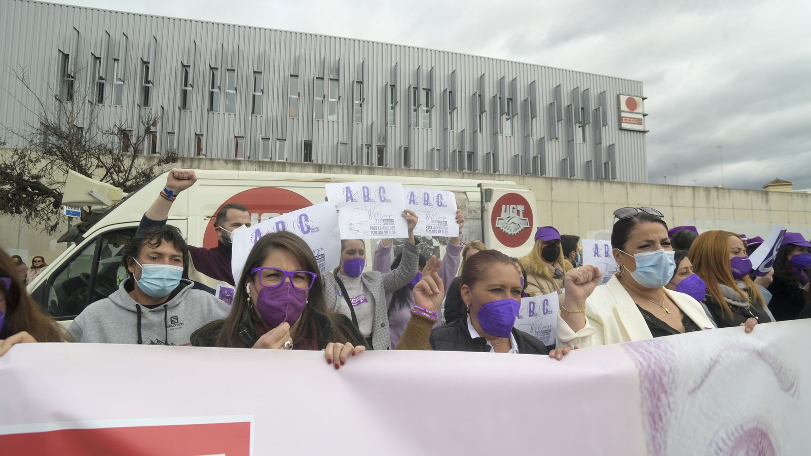 Concentración por el 8M de los sindicatos UGT y CCOO.