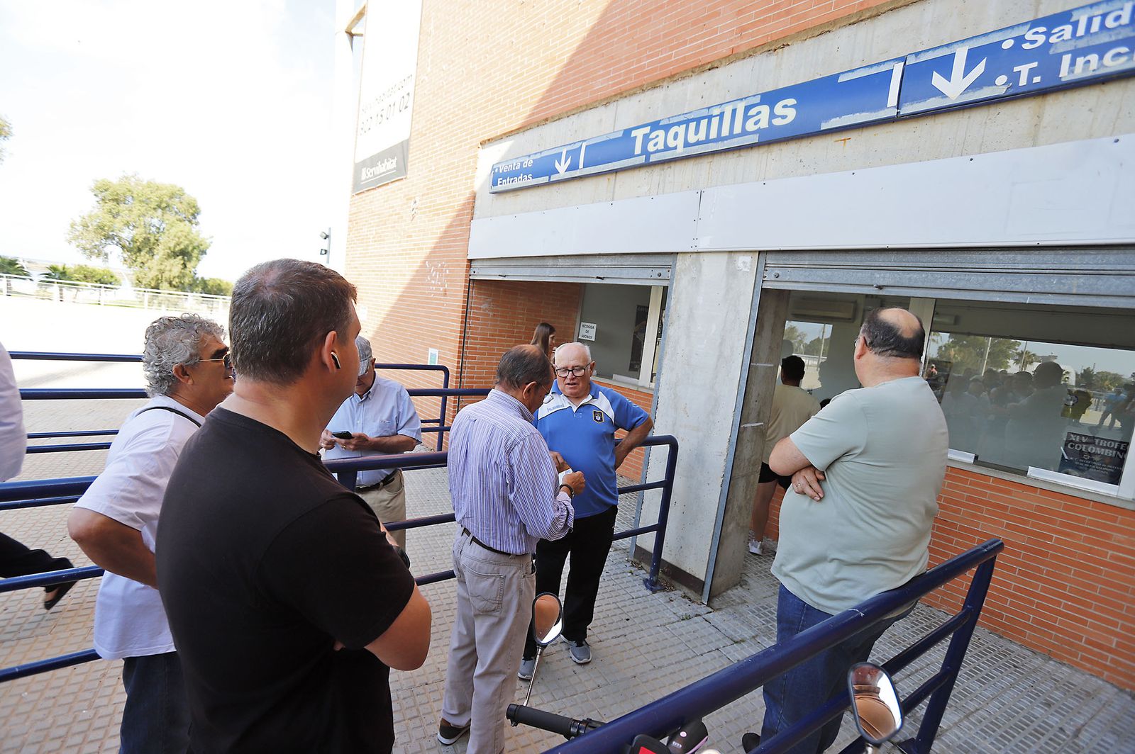 Largas colas en el Nuevo Colombino para las entradas del partido ante el Cacereño