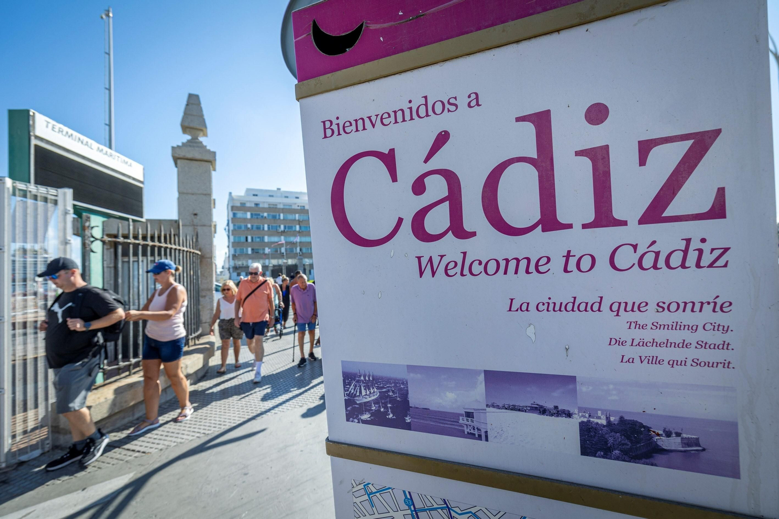 Imágenes de Cádiz con los turistas llegados a Cádiz a bordo de cinco cruceros