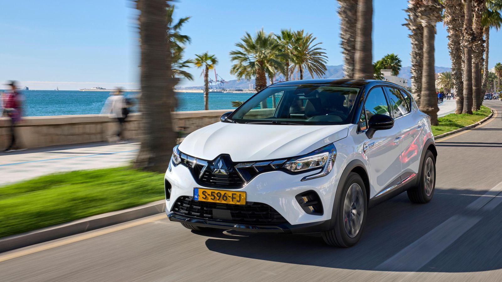 Antes que por otras cualidades dinámicas, el PHEV destaca por lo suave y fácilmente que se conduce.