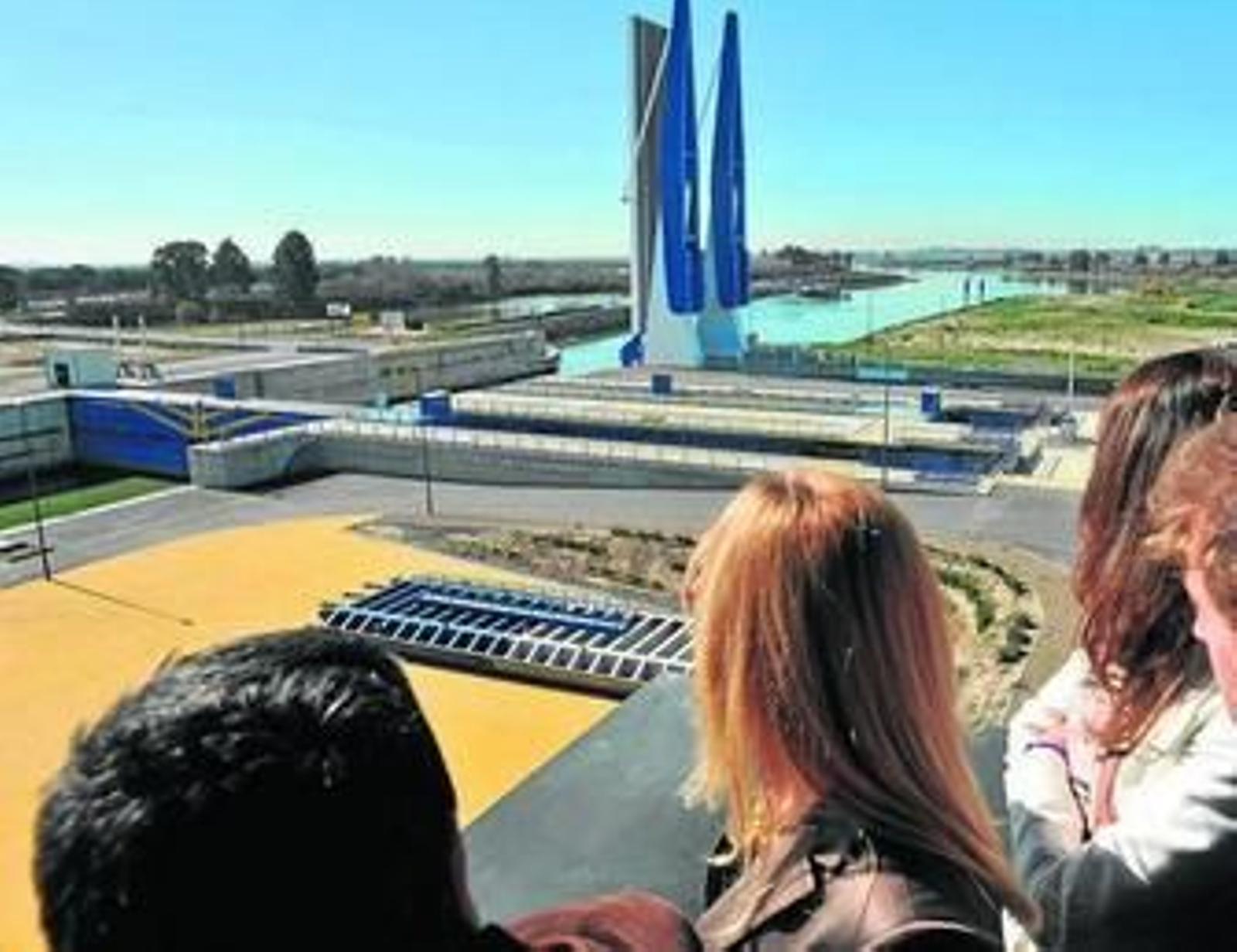 Vista del estuario del Guadalquivir desde la nueva esclusa del Puerto de Sevilla.