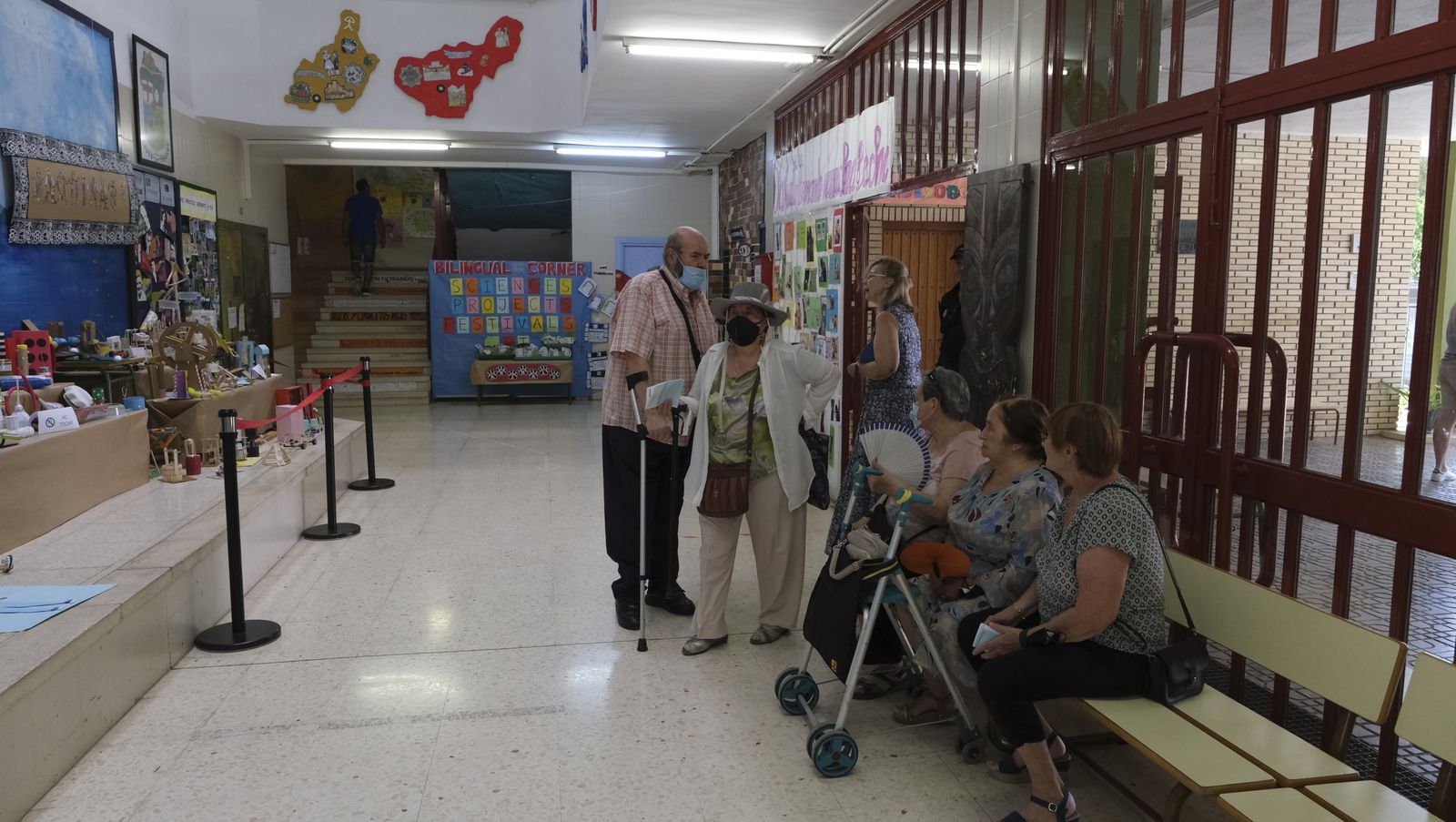 Imágenes de la votaciones en Almería al parlamento andaluz