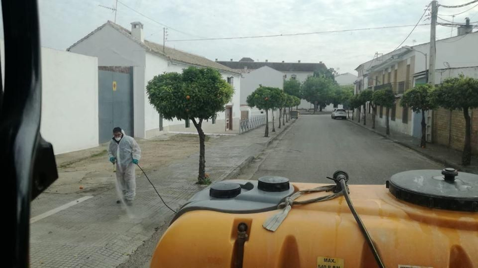Trabajos de desinfección en Castro del Río.