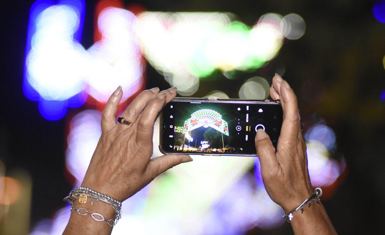 El encendido de la portada de la Feria de Córdoba, en fotografías