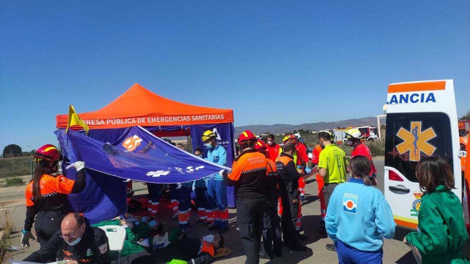 Imágenes del simulacro en el que han participado todas las fuerzas y cuerpos de seguridad y de emergencias de la capital.