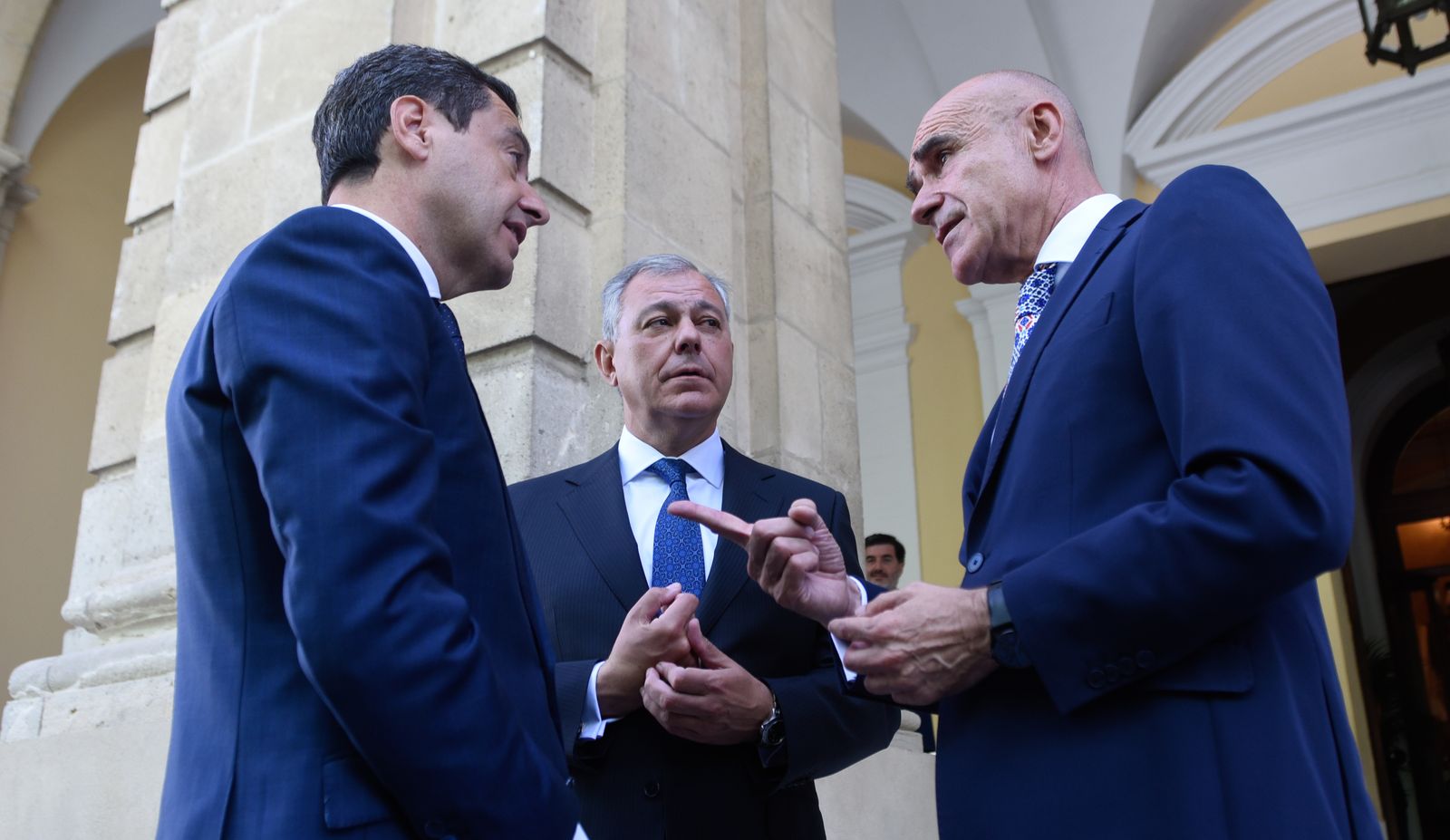 La investidura de José Luis Sanz como alcalde de Sevilla, en imágenes